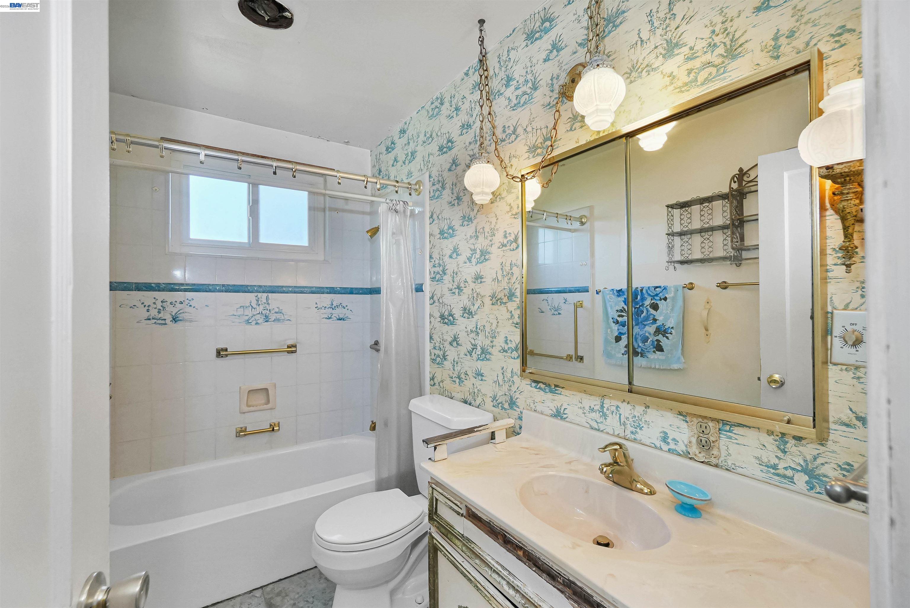 Detail Gallery Image 11 of 60 For 26462 Stanwood Ave, Hayward,  CA 94544 - 4 Beds | 2 Baths