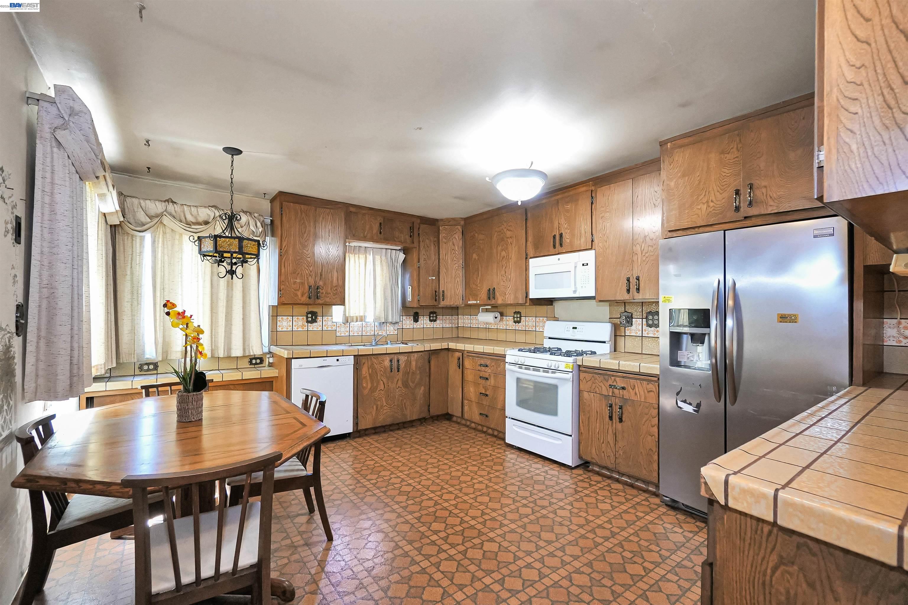 Detail Gallery Image 5 of 60 For 26462 Stanwood Ave, Hayward,  CA 94544 - 4 Beds | 2 Baths