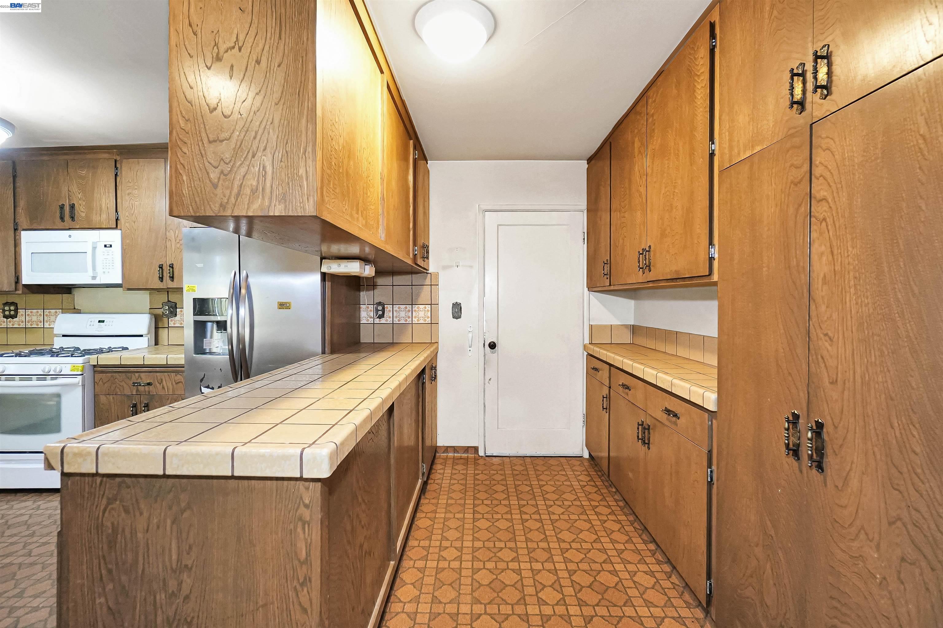 Detail Gallery Image 8 of 60 For 26462 Stanwood Ave, Hayward,  CA 94544 - 4 Beds | 2 Baths