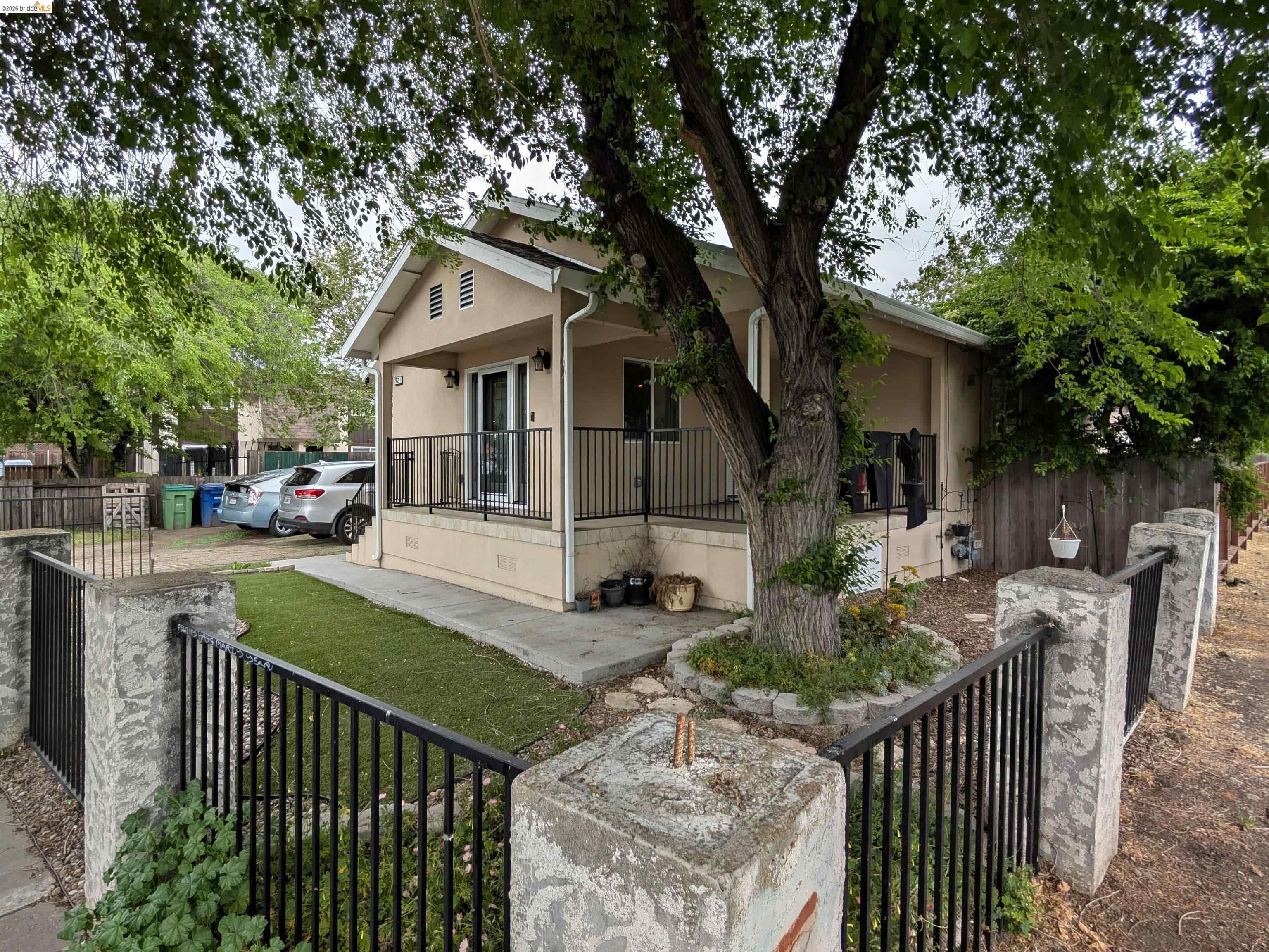 Detail Gallery Image 2 of 12 For 27422 Manon, Hayward,  CA 94544 - 3 Beds | 2 Baths