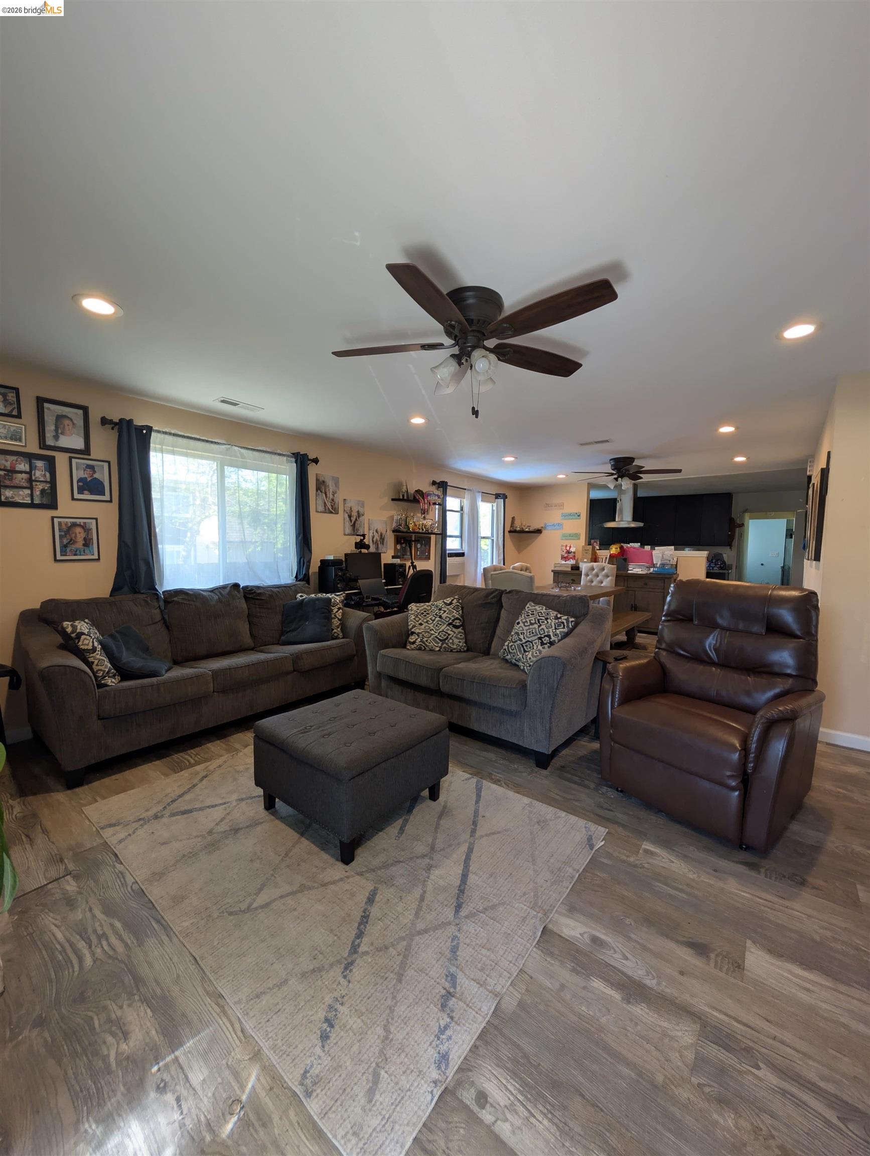 Detail Gallery Image 3 of 12 For 27422 Manon, Hayward,  CA 94544 - 3 Beds | 2 Baths