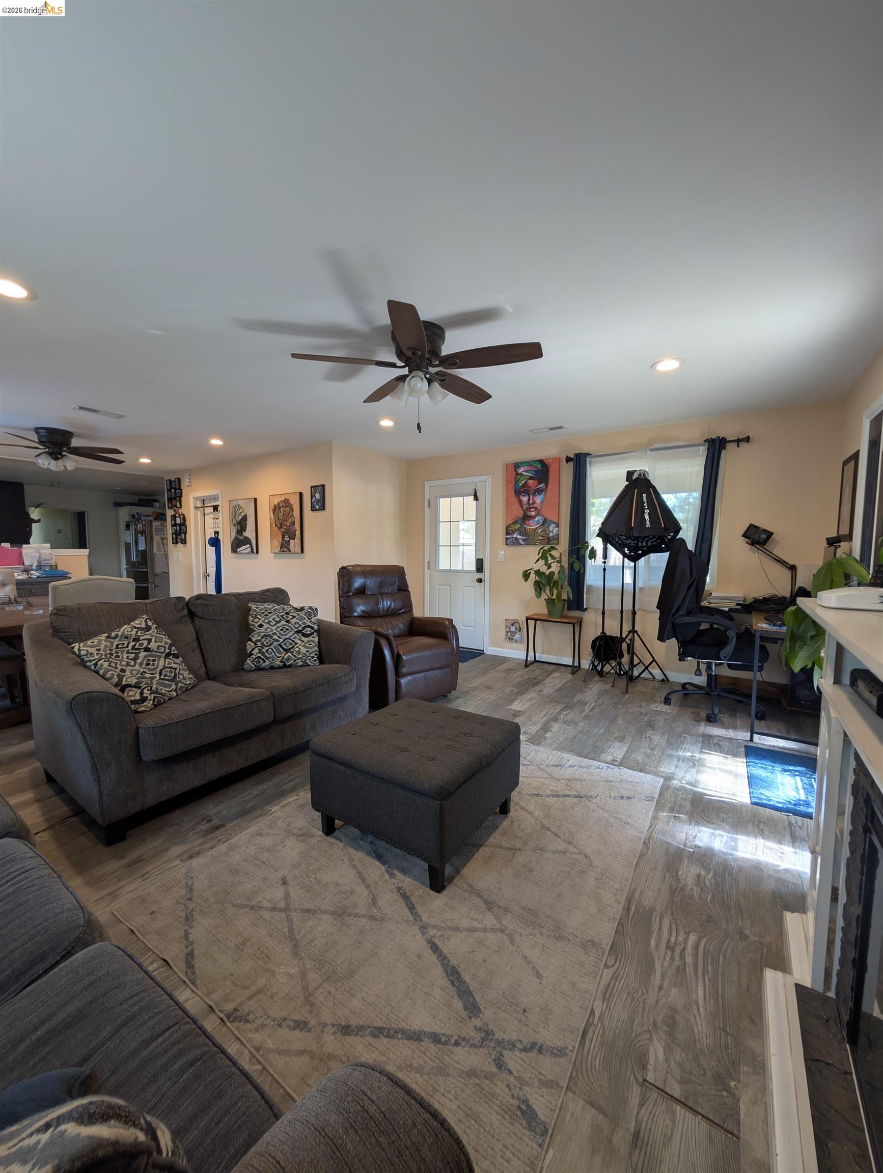Detail Gallery Image 4 of 12 For 27422 Manon, Hayward,  CA 94544 - 3 Beds | 2 Baths