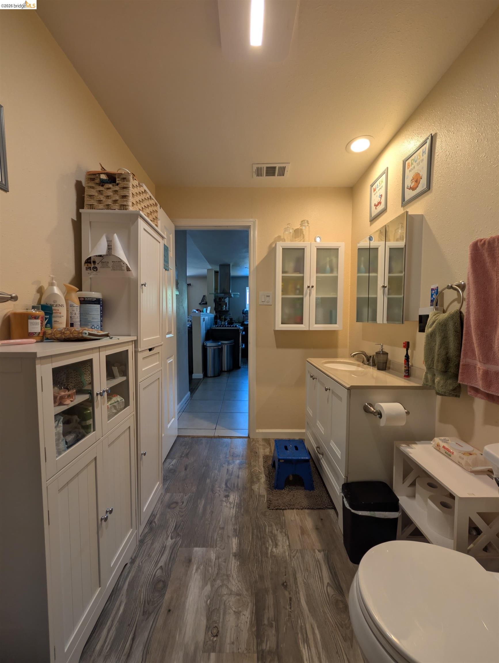 Detail Gallery Image 8 of 12 For 27422 Manon, Hayward,  CA 94544 - 3 Beds | 2 Baths