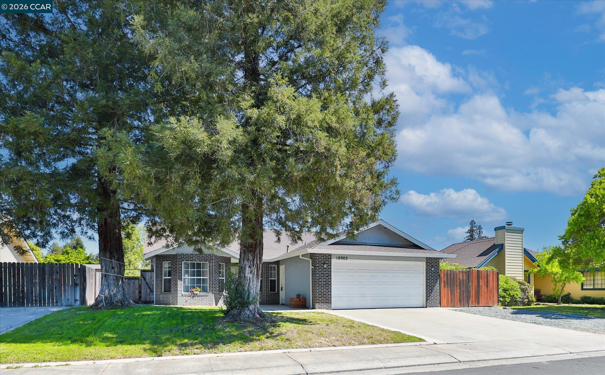 Detail Gallery Image 2 of 41 For 18902 Arrowhead Dr, Lockeford,  CA 95237 - 3 Beds | 2 Baths