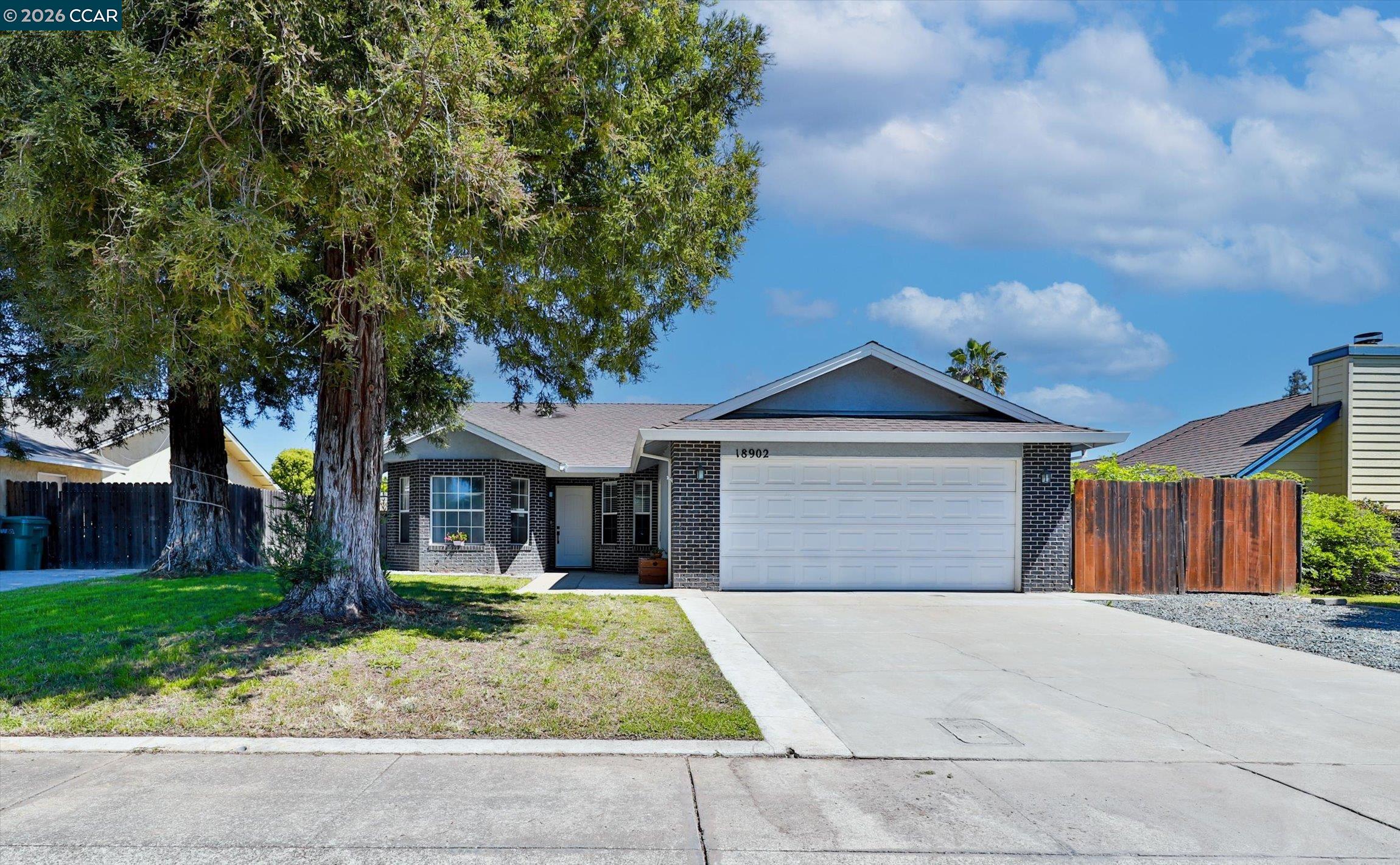 Detail Gallery Image 3 of 41 For 18902 Arrowhead Dr, Lockeford,  CA 95237 - 3 Beds | 2 Baths