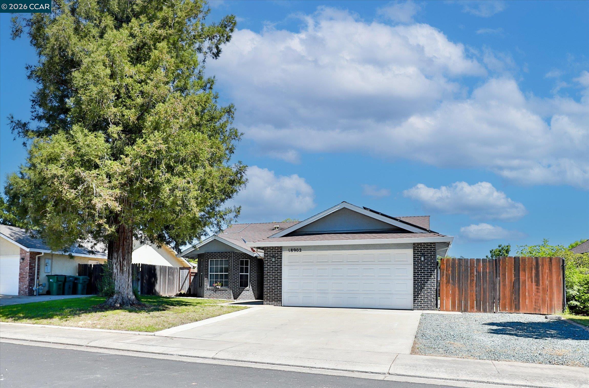 Detail Gallery Image 4 of 41 For 18902 Arrowhead Dr, Lockeford,  CA 95237 - 3 Beds | 2 Baths