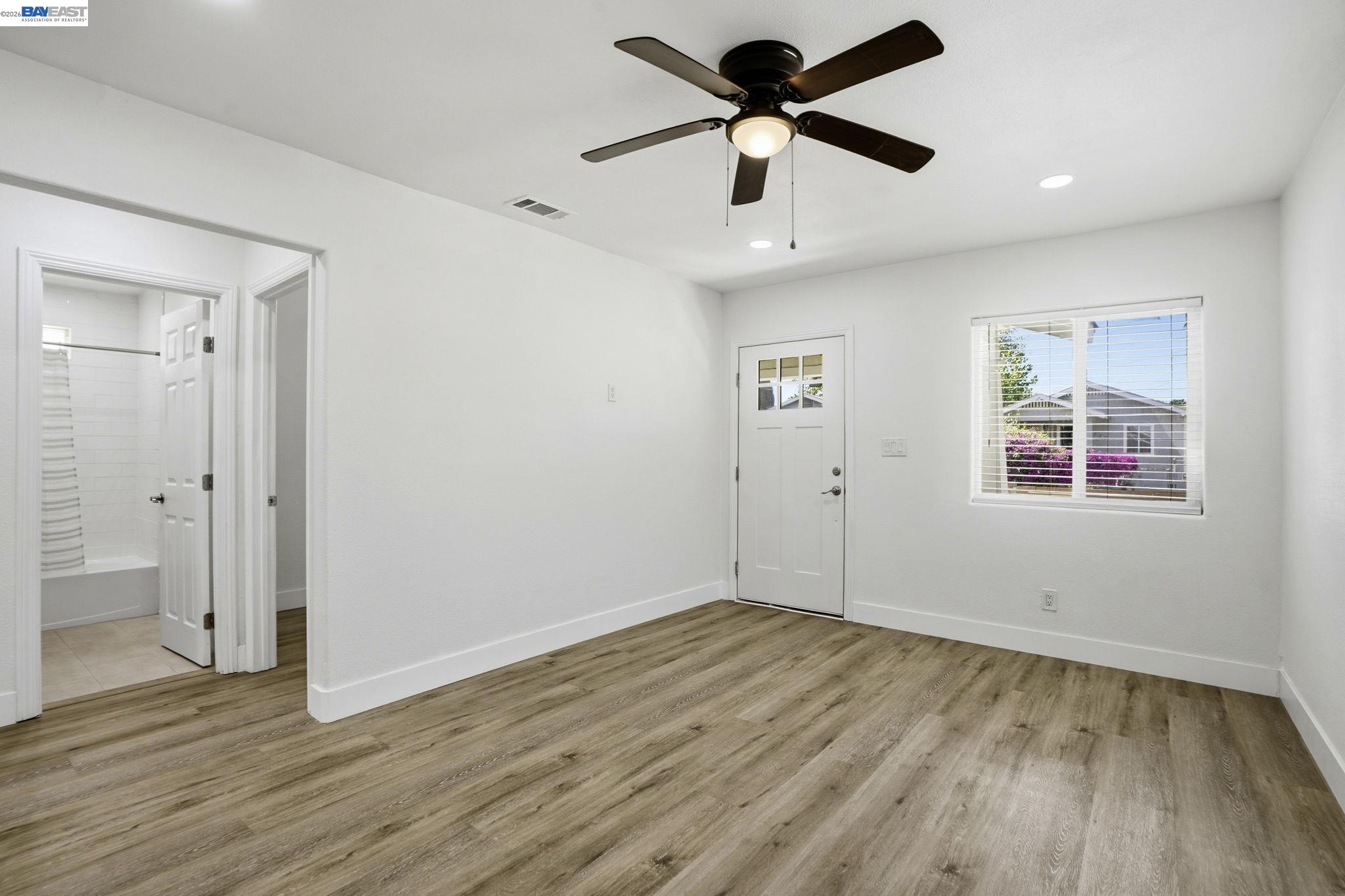 Detail Gallery Image 6 of 42 For 114 C St, Tracy,  CA 95376 - 3 Beds | 1/1 Baths