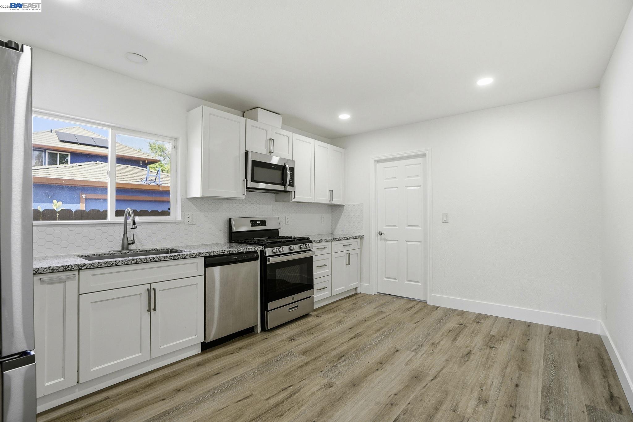 Detail Gallery Image 8 of 42 For 114 C St, Tracy,  CA 95376 - 3 Beds | 1/1 Baths