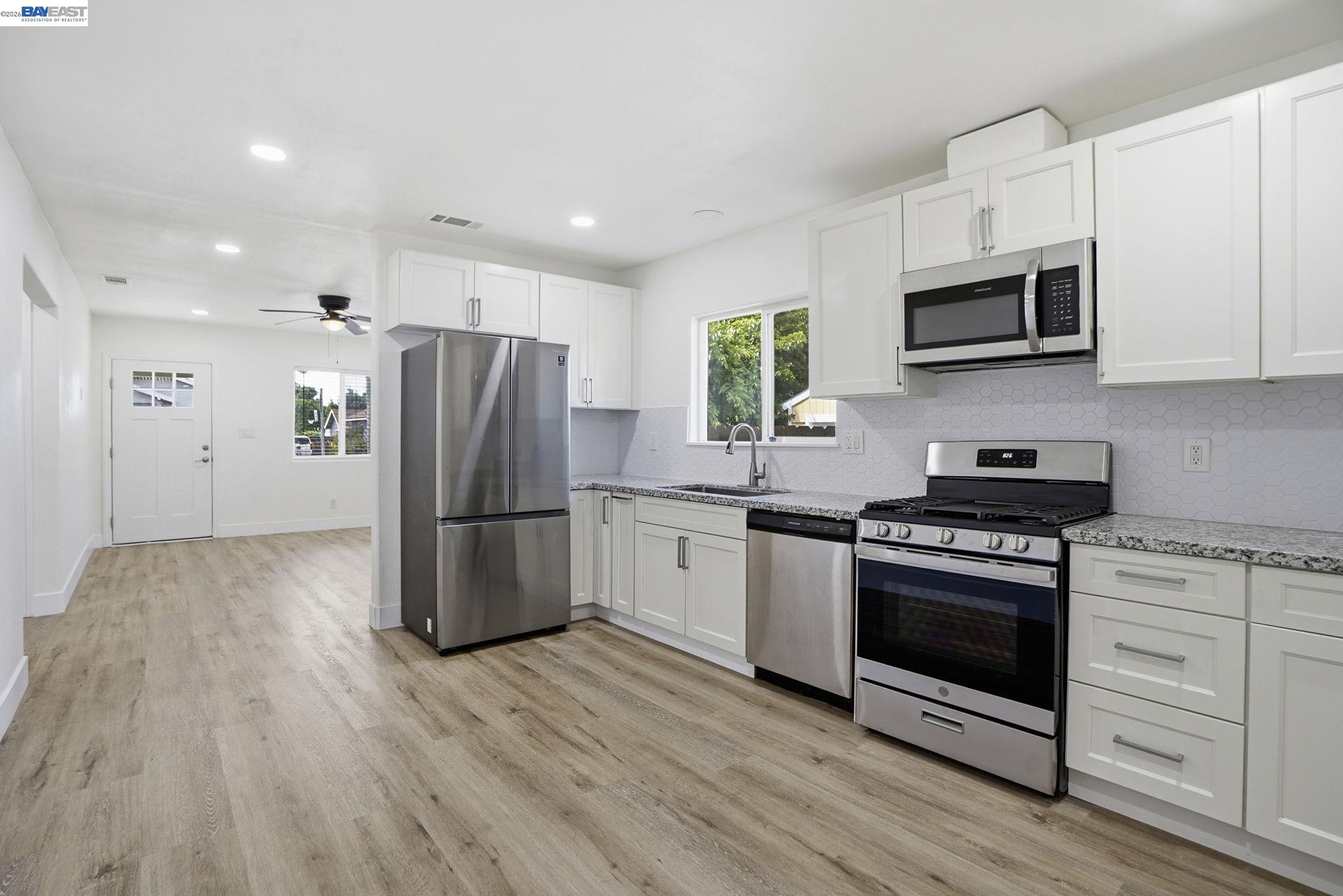 Detail Gallery Image 9 of 42 For 114 C St, Tracy,  CA 95376 - 3 Beds | 1/1 Baths