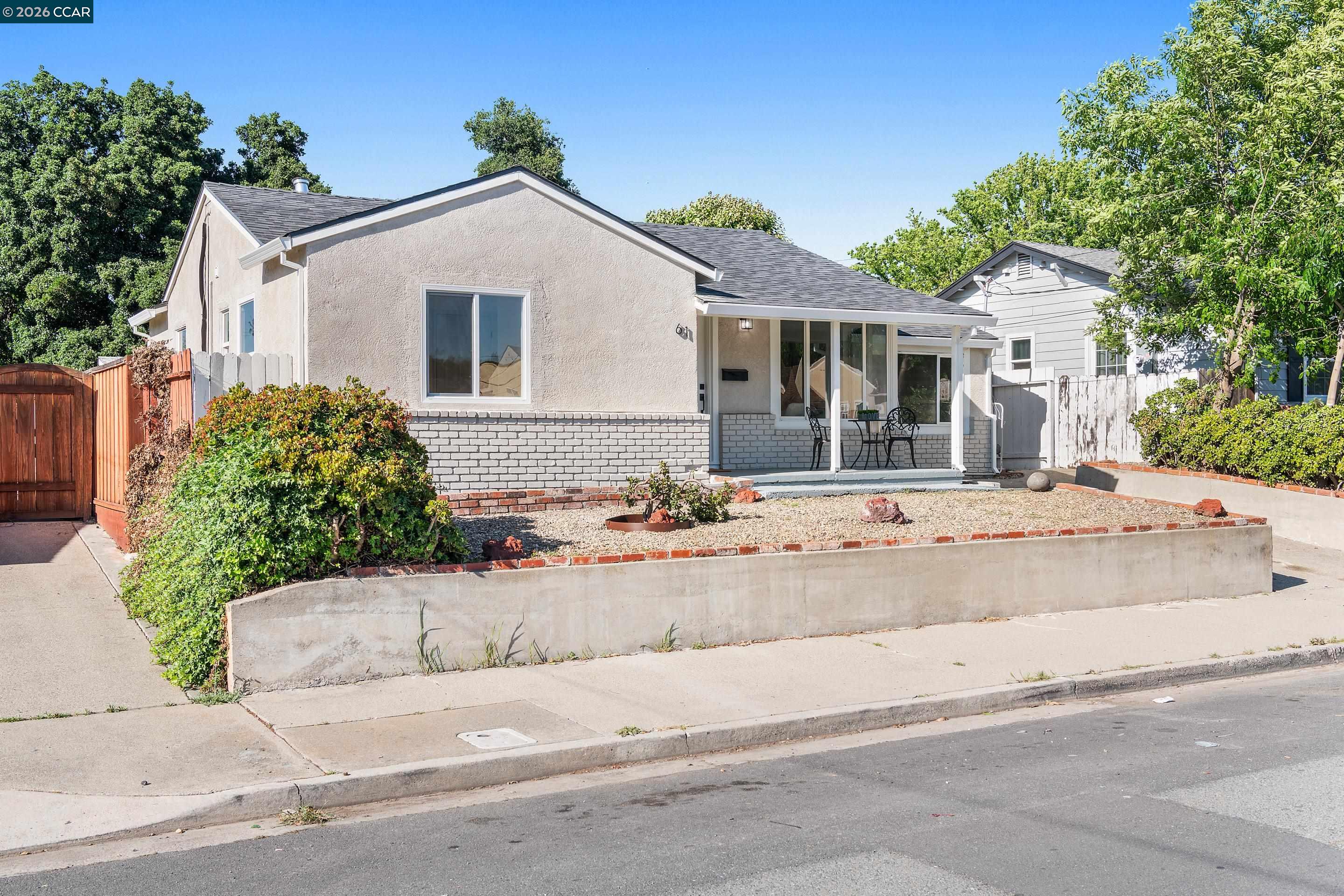 Detail Gallery Image 3 of 18 For 61 E 13th St, Antioch,  CA 94509 - 4 Beds | 1/1 Baths