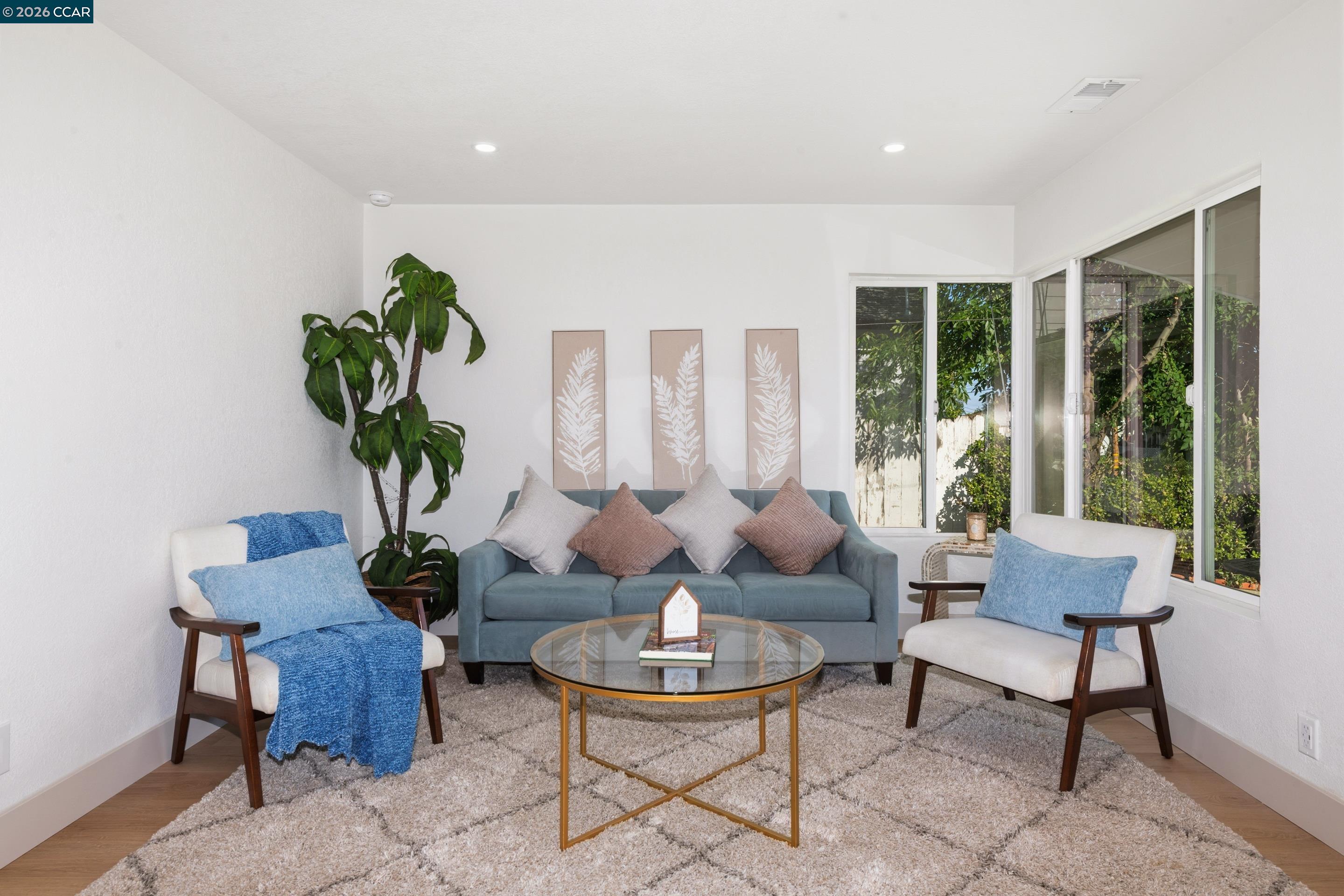 Detail Gallery Image 4 of 18 For 61 E 13th St, Antioch,  CA 94509 - 4 Beds | 1/1 Baths