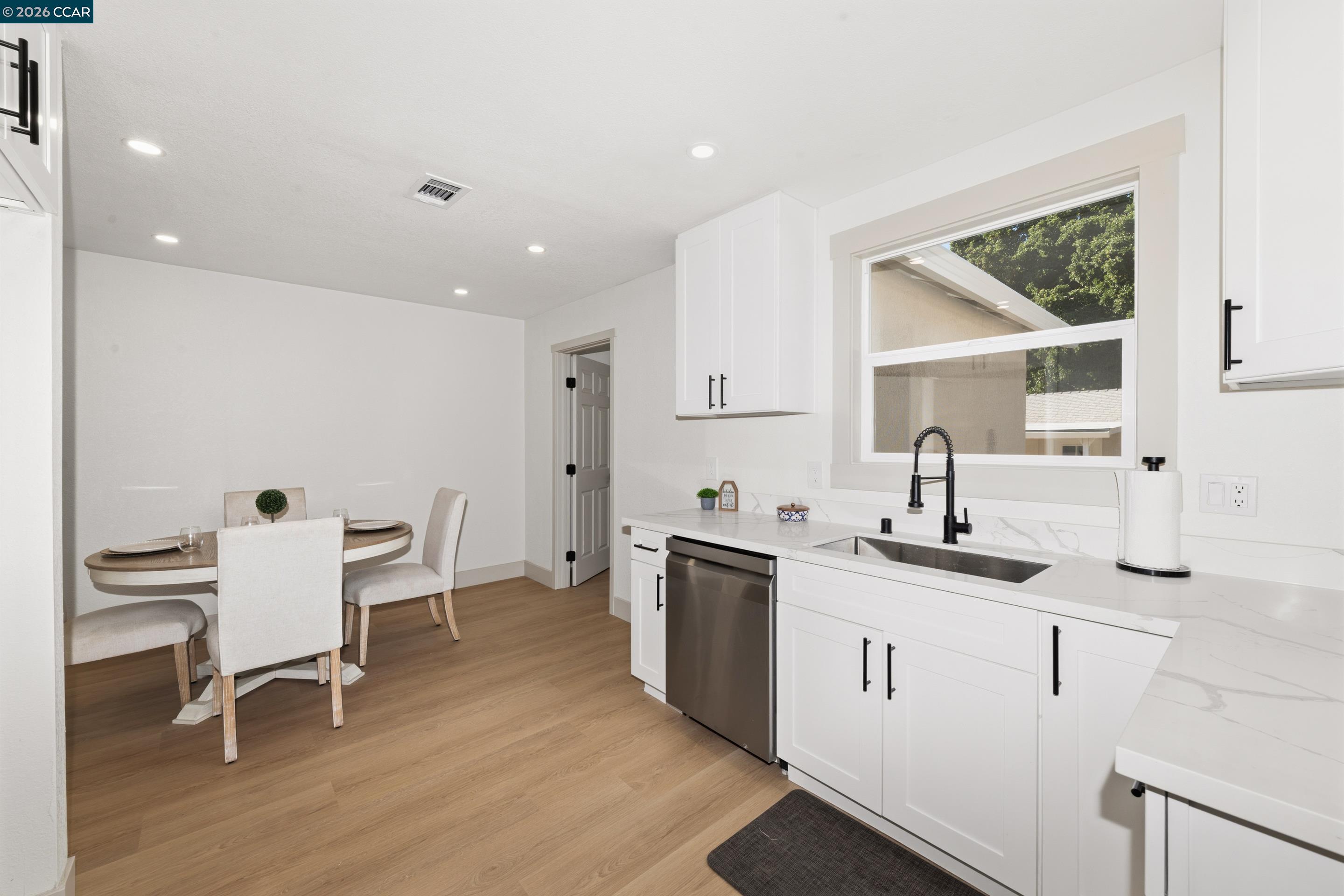 Detail Gallery Image 6 of 18 For 61 E 13th St, Antioch,  CA 94509 - 4 Beds | 1/1 Baths