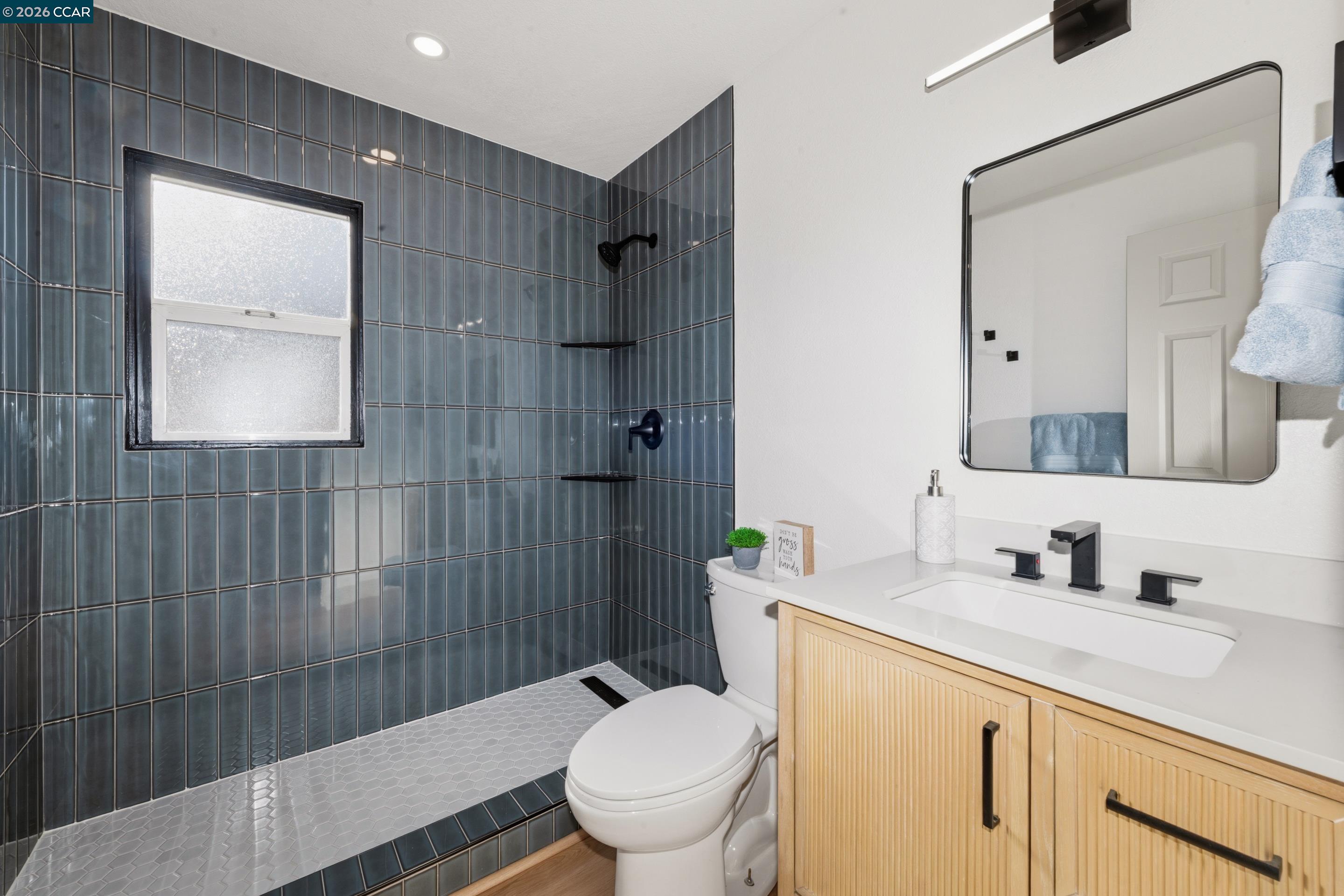 Detail Gallery Image 8 of 18 For 61 E 13th St, Antioch,  CA 94509 - 4 Beds | 1/1 Baths