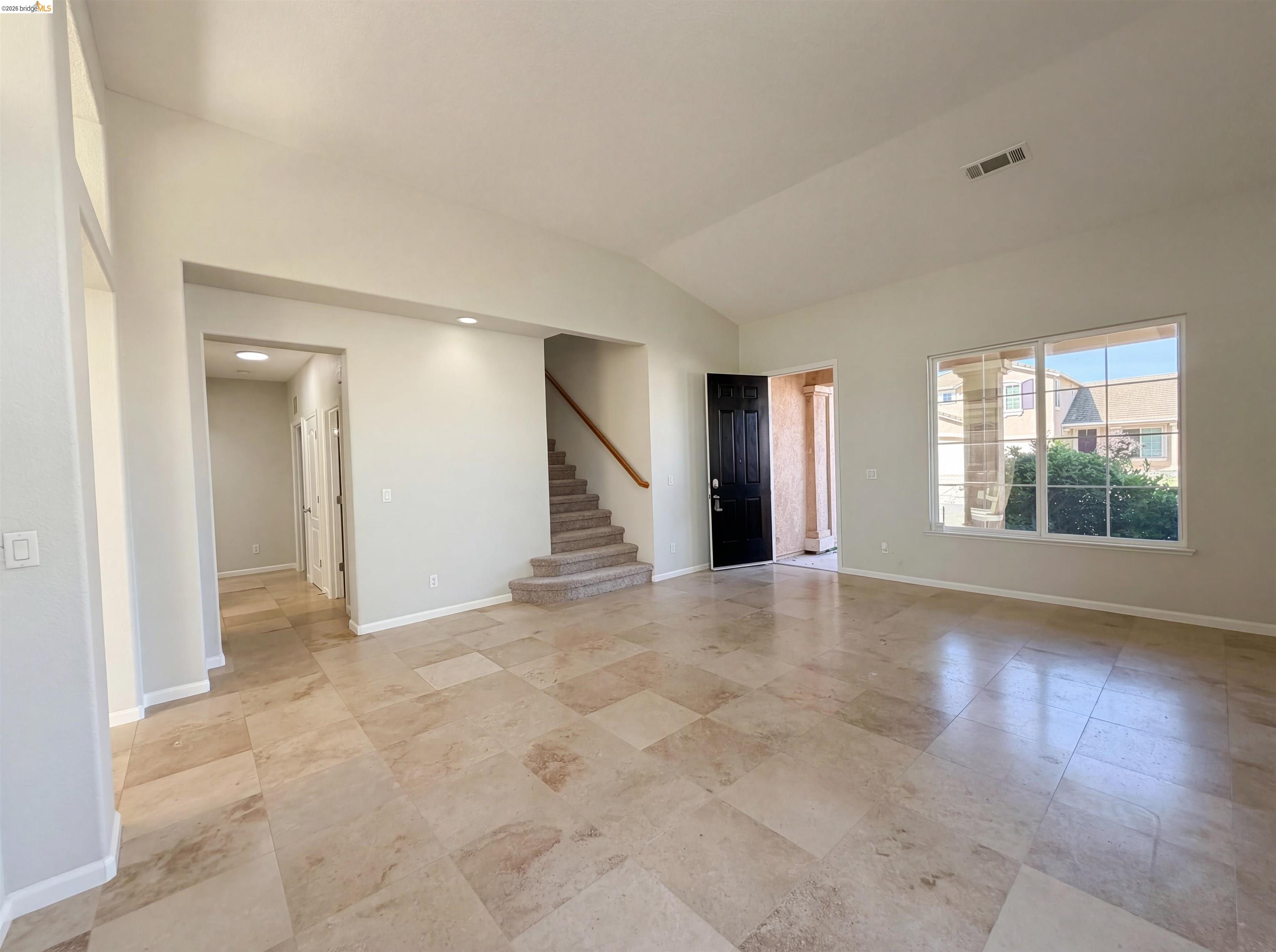 Detail Gallery Image 12 of 46 For 1257 Brooktrail Dr, Pittsburg,  CA 94565 - 5 Beds | 2/1 Baths