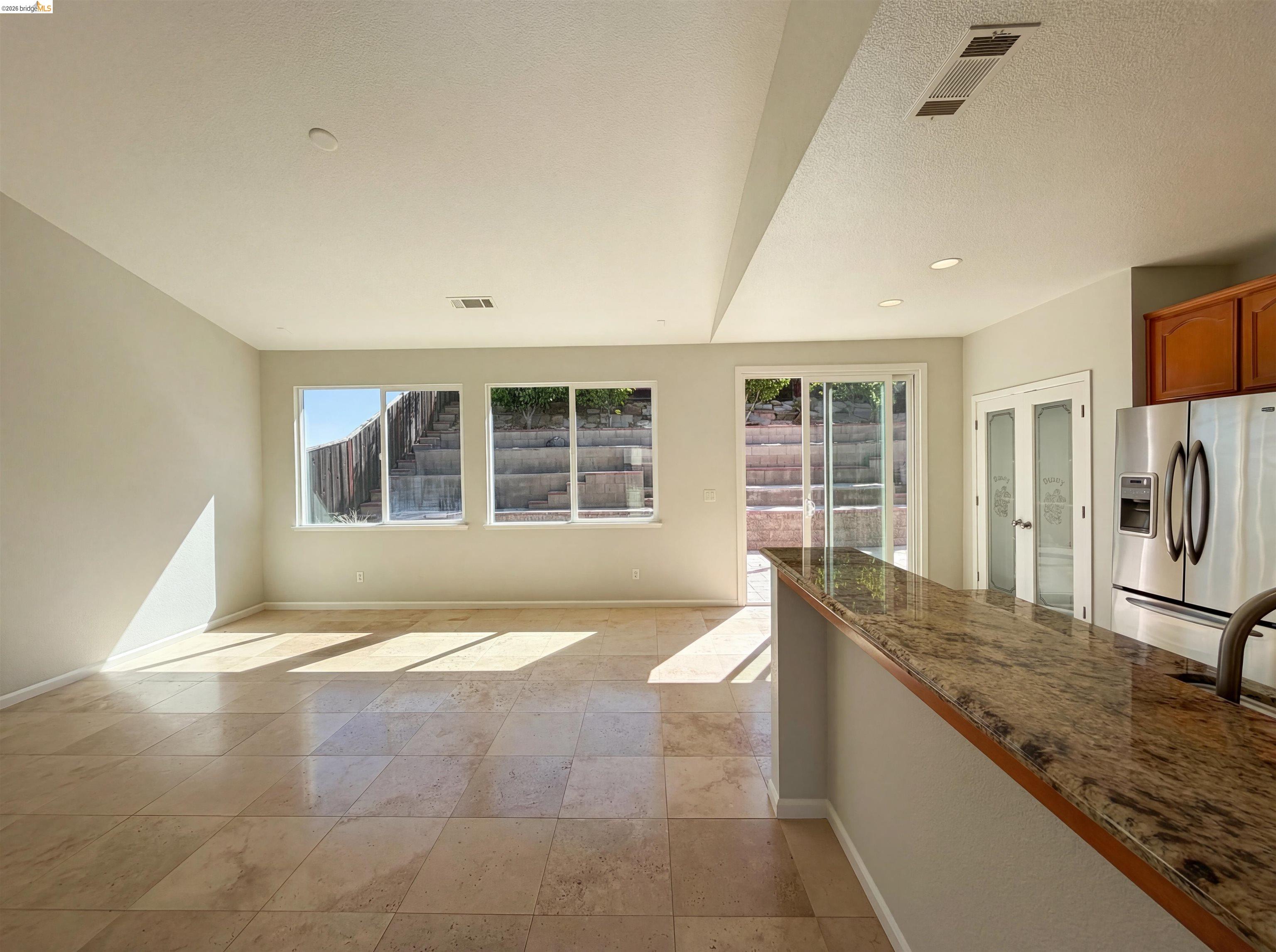 Detail Gallery Image 14 of 46 For 1257 Brooktrail Dr, Pittsburg,  CA 94565 - 5 Beds | 2/1 Baths