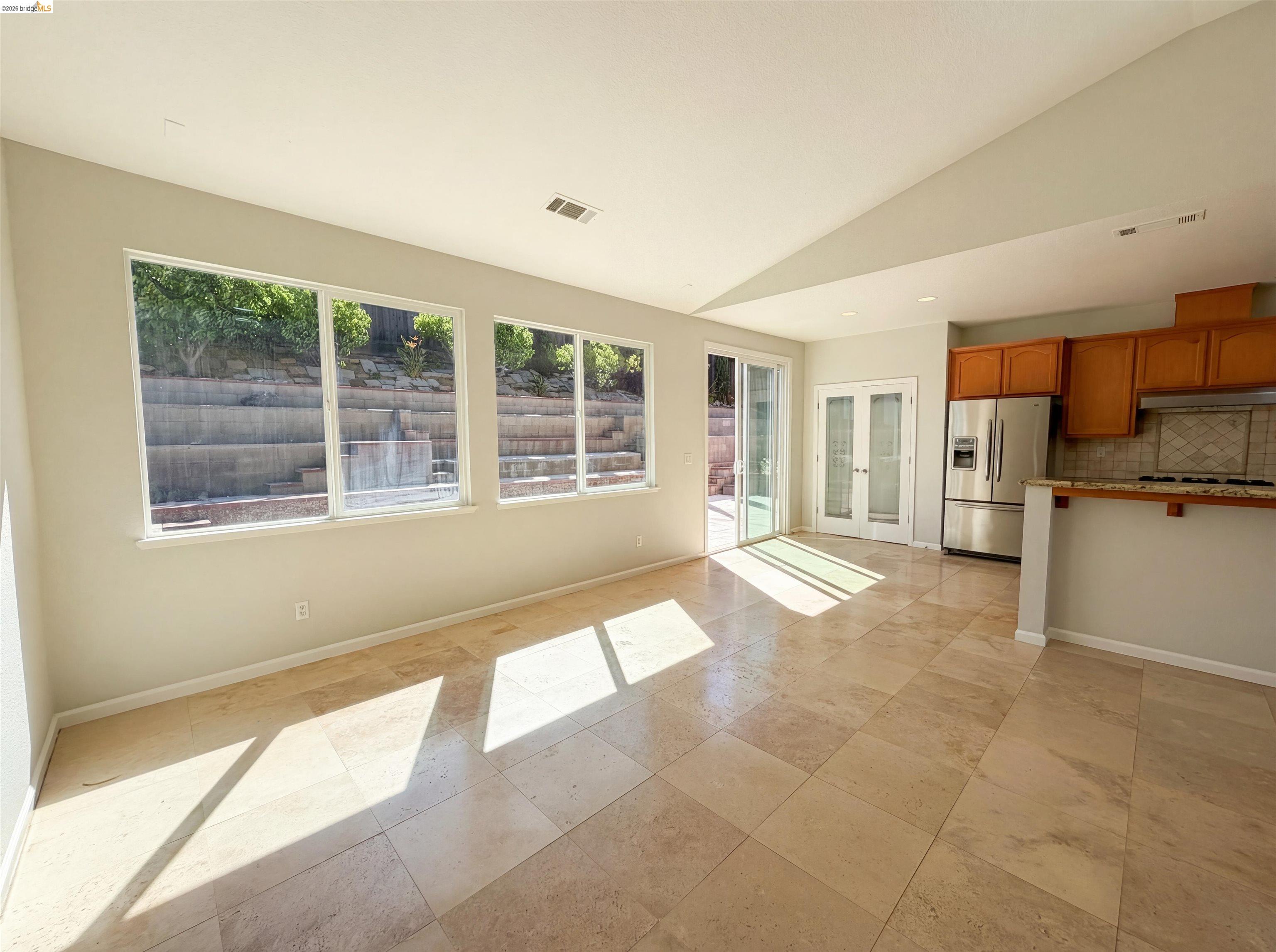 Detail Gallery Image 15 of 46 For 1257 Brooktrail Dr, Pittsburg,  CA 94565 - 5 Beds | 2/1 Baths