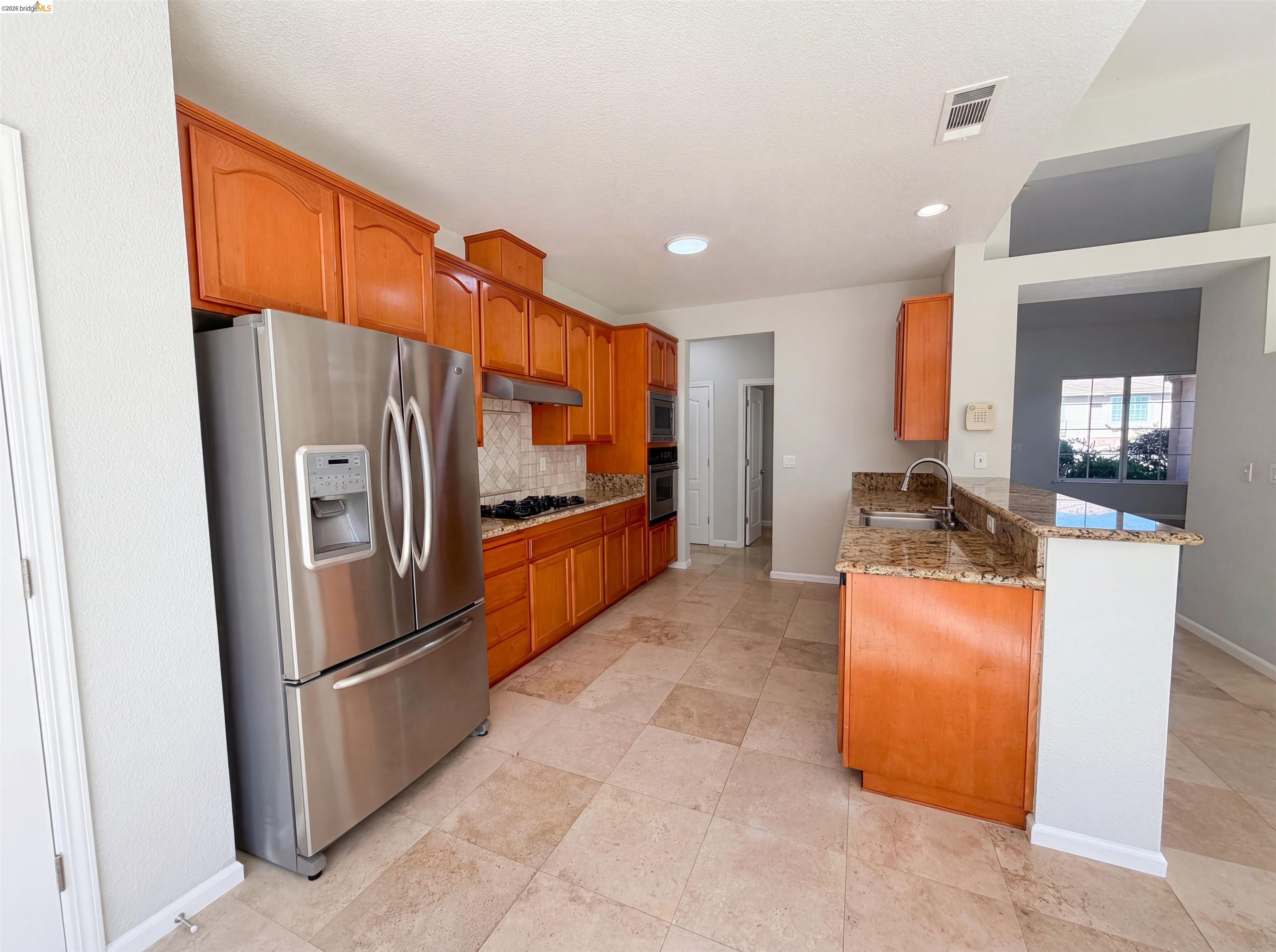 Detail Gallery Image 20 of 46 For 1257 Brooktrail Dr, Pittsburg,  CA 94565 - 5 Beds | 2/1 Baths