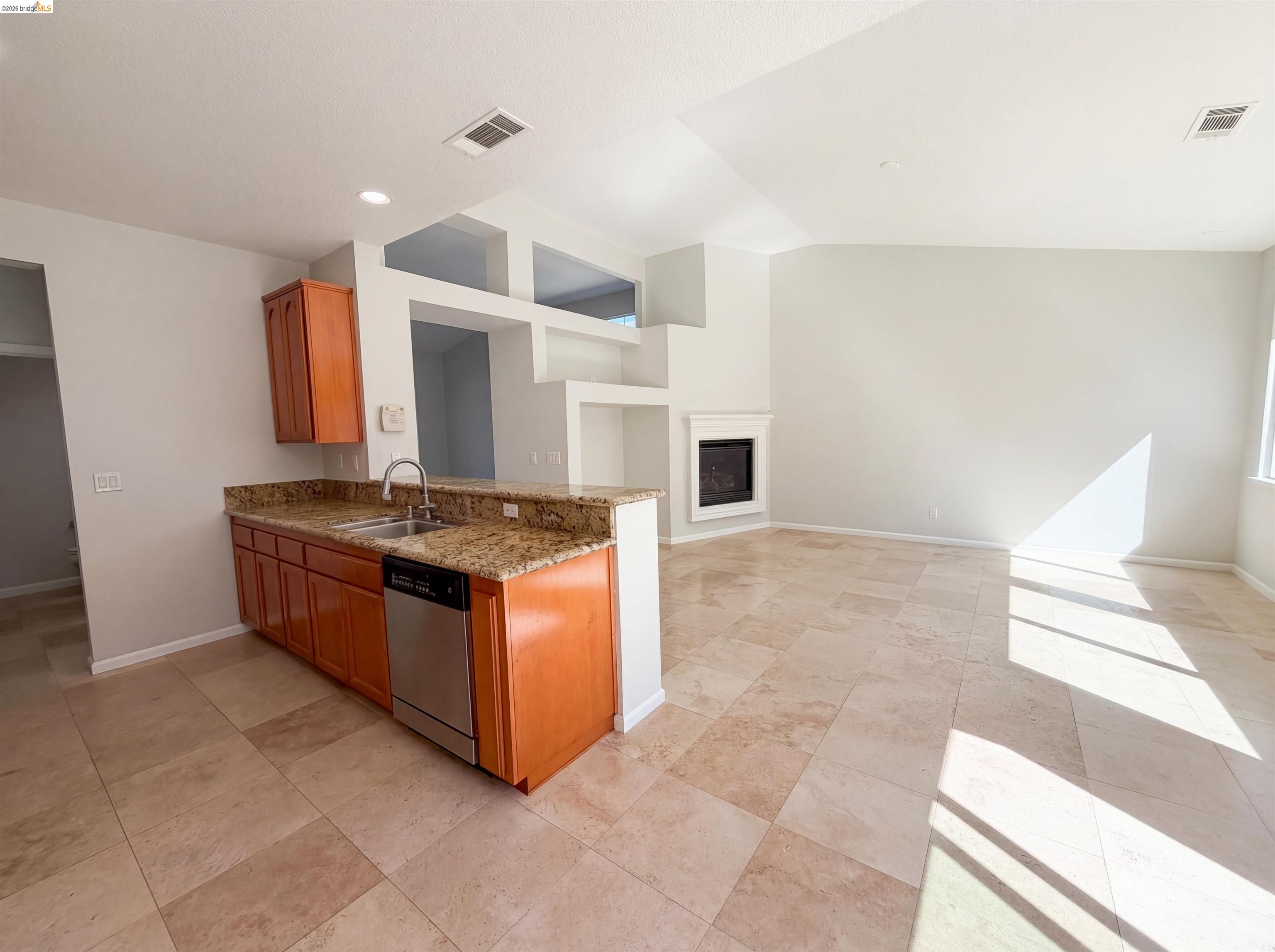 Detail Gallery Image 21 of 46 For 1257 Brooktrail Dr, Pittsburg,  CA 94565 - 5 Beds | 2/1 Baths