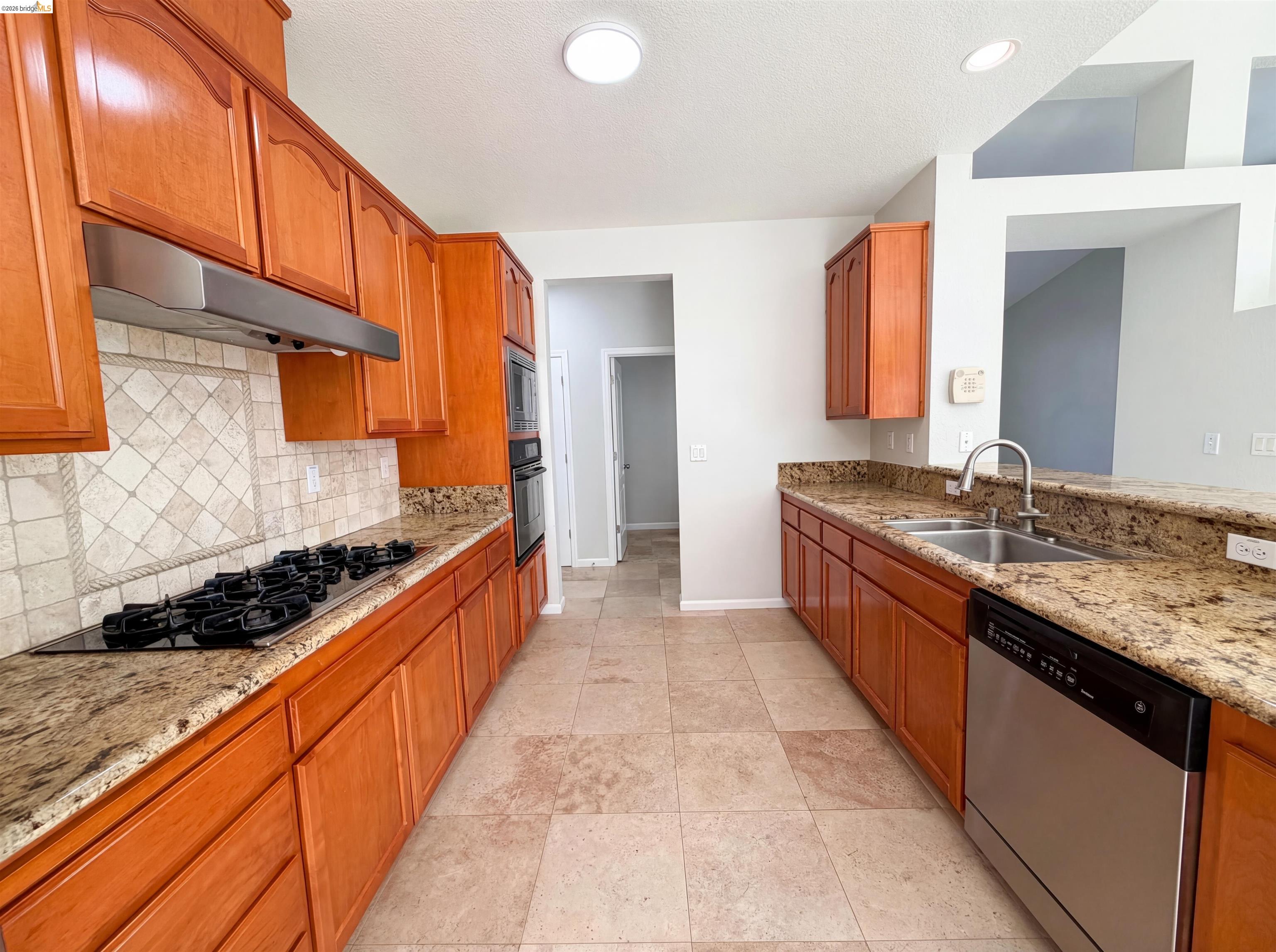 Detail Gallery Image 22 of 46 For 1257 Brooktrail Dr, Pittsburg,  CA 94565 - 5 Beds | 2/1 Baths