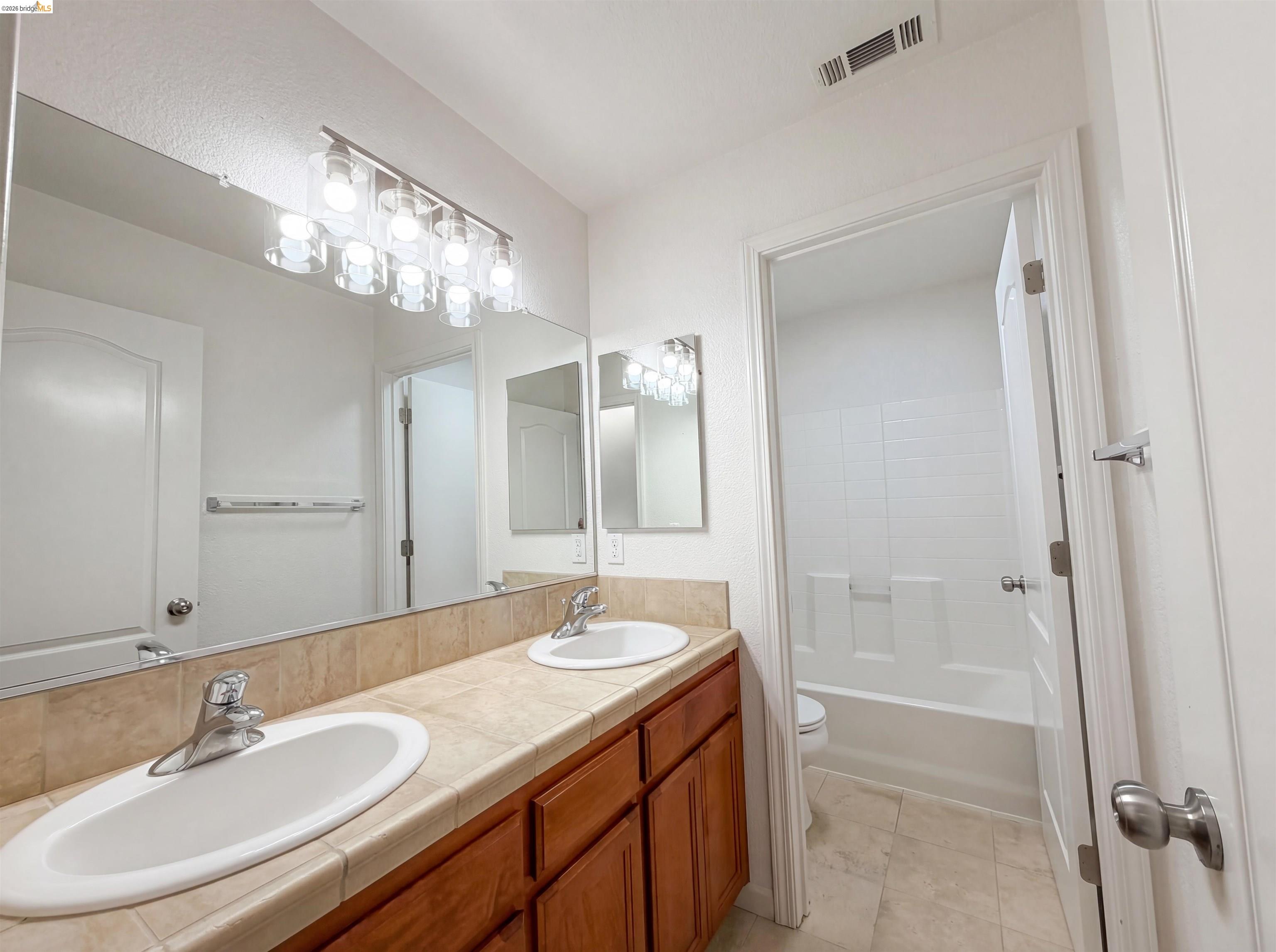 Detail Gallery Image 37 of 46 For 1257 Brooktrail Dr, Pittsburg,  CA 94565 - 5 Beds | 2/1 Baths