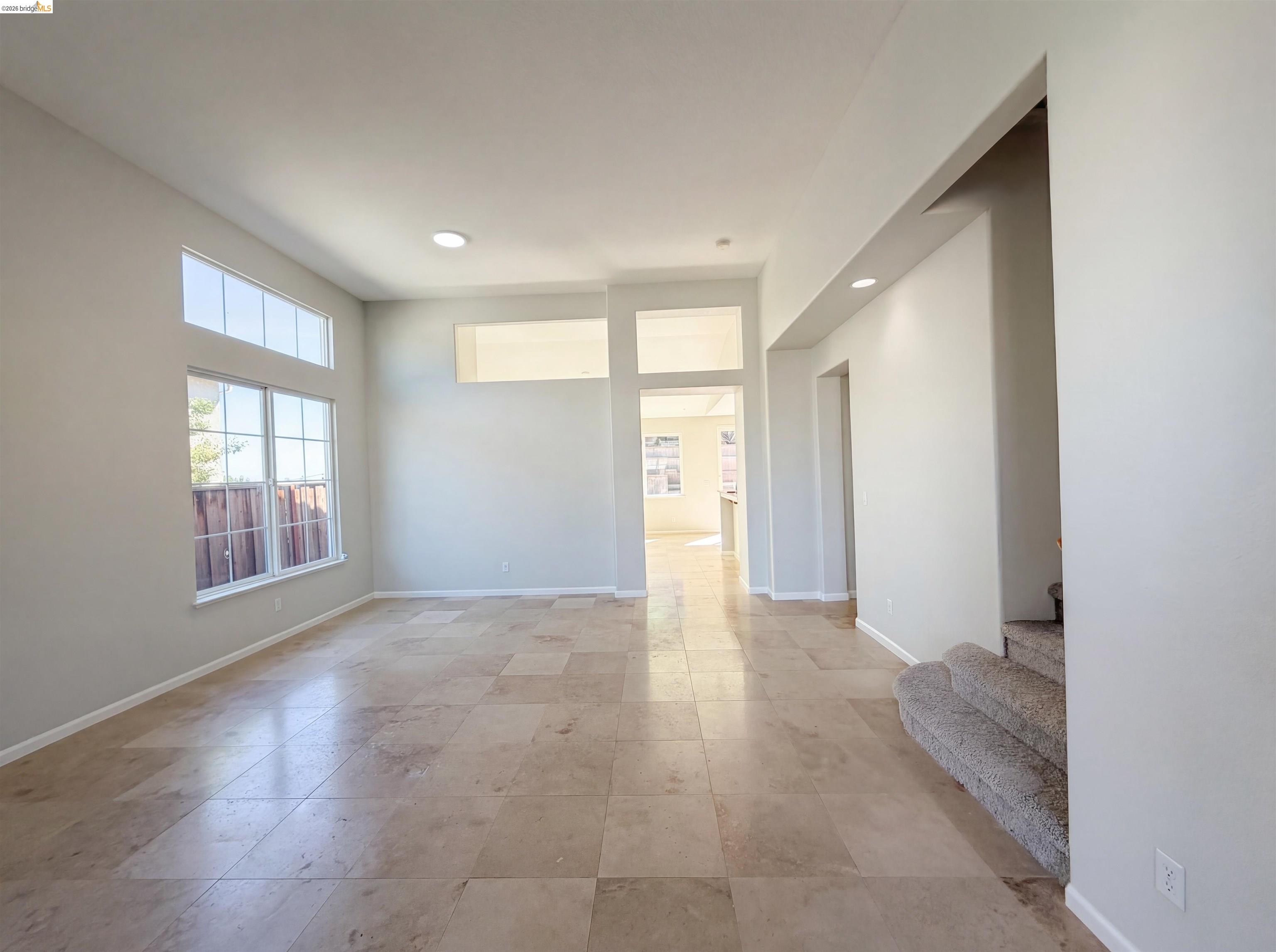 Detail Gallery Image 8 of 46 For 1257 Brooktrail Dr, Pittsburg,  CA 94565 - 5 Beds | 2/1 Baths