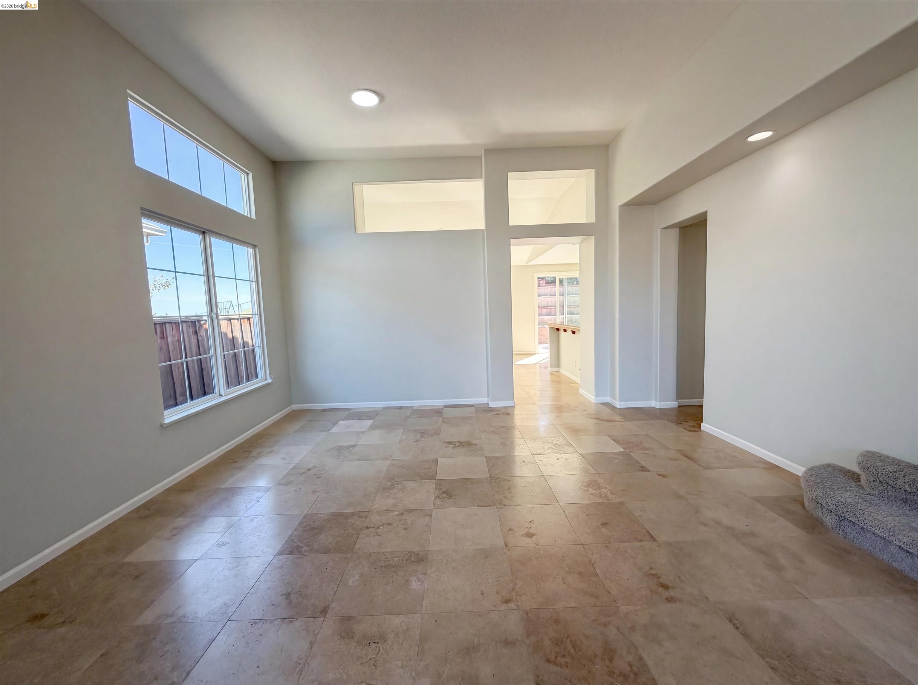 Detail Gallery Image 10 of 46 For 1257 Brooktrail Dr, Pittsburg,  CA 94565 - 5 Beds | 2/1 Baths