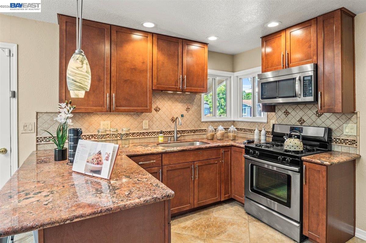 Detail Gallery Image 17 of 29 For 1965 Camargo Dr, San Jose,  CA 95132 - 4 Beds | 2 Baths