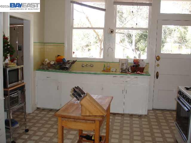 Detail Gallery Image 5 of 23 For 627 Rose Avenue #2,  Pleasanton,  CA 94566 - 2 Beds | 2 Baths