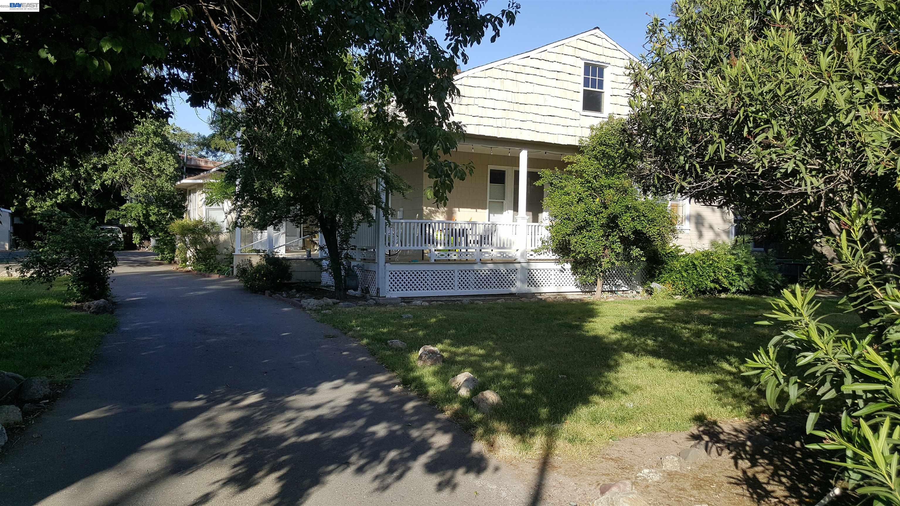 Detail Gallery Image 10 of 23 For 627 Rose Avenue #2,  Pleasanton,  CA 94566 - 2 Beds | 2 Baths