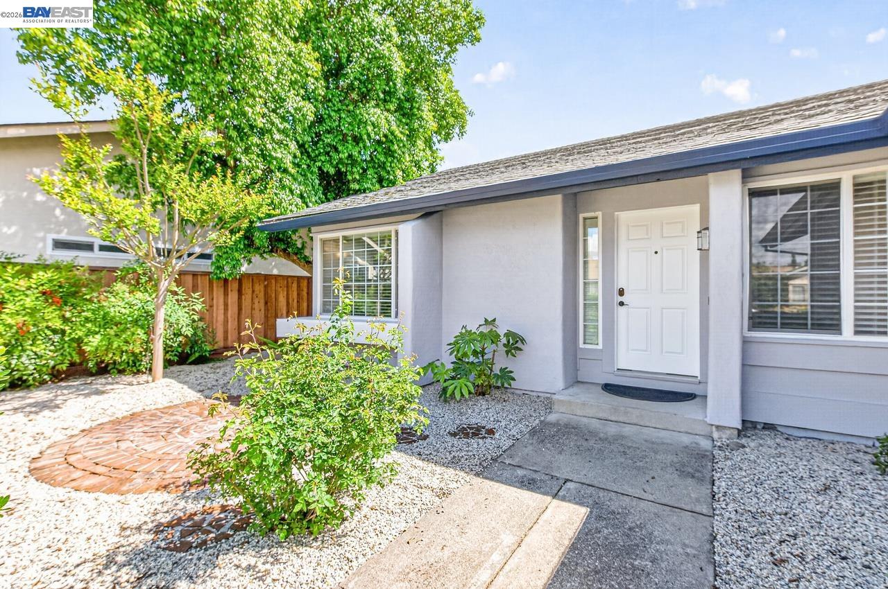 Detail Gallery Image 2 of 40 For 5549 Bridgeport Cir., Livermore,  CA 94551 - 4 Beds | 2 Baths