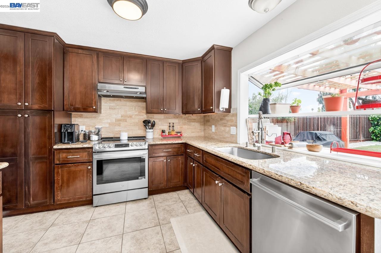 Detail Gallery Image 11 of 40 For 5549 Bridgeport Cir., Livermore,  CA 94551 - 4 Beds | 2 Baths