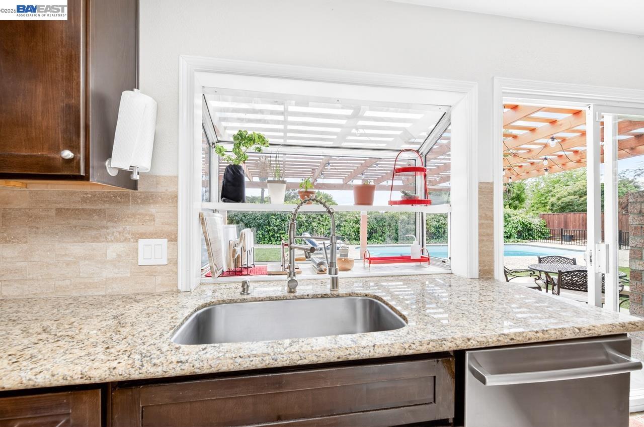 Detail Gallery Image 14 of 40 For 5549 Bridgeport Cir., Livermore,  CA 94551 - 4 Beds | 2 Baths