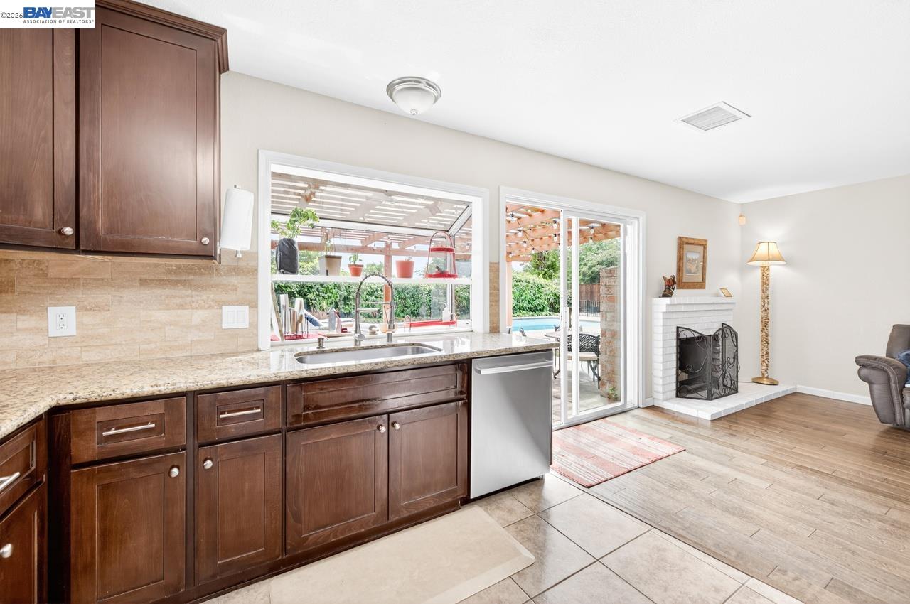 Detail Gallery Image 15 of 40 For 5549 Bridgeport Cir., Livermore,  CA 94551 - 4 Beds | 2 Baths