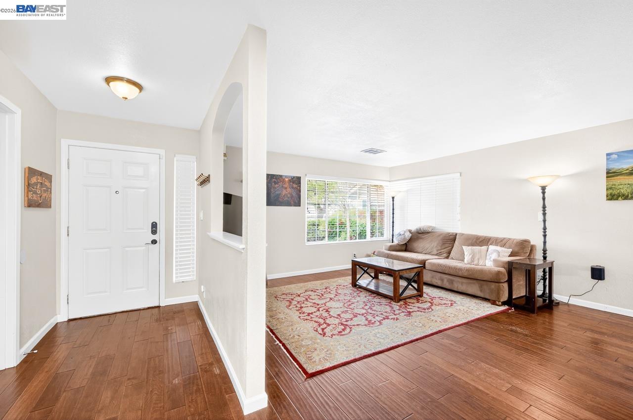 Detail Gallery Image 3 of 40 For 5549 Bridgeport Cir., Livermore,  CA 94551 - 4 Beds | 2 Baths