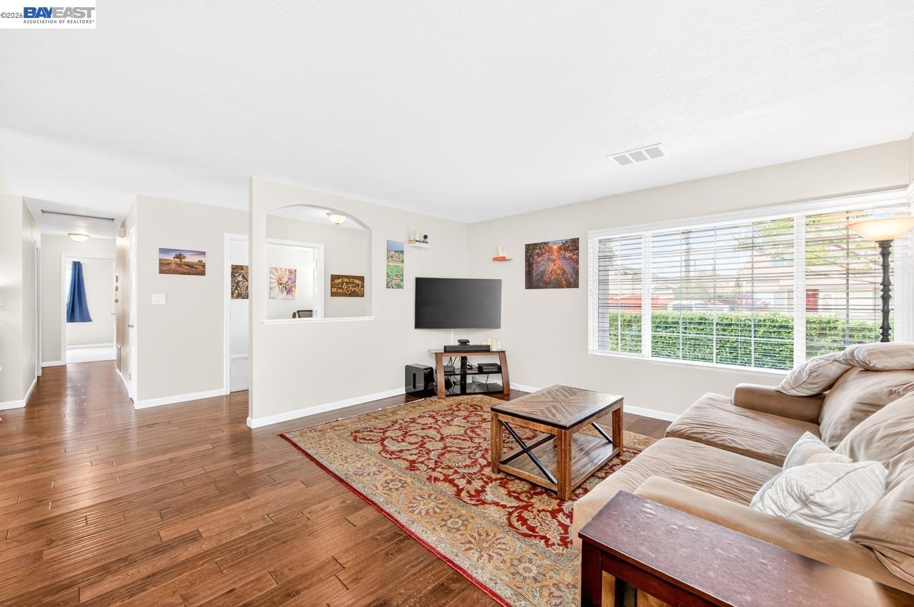 Detail Gallery Image 5 of 40 For 5549 Bridgeport Cir., Livermore,  CA 94551 - 4 Beds | 2 Baths