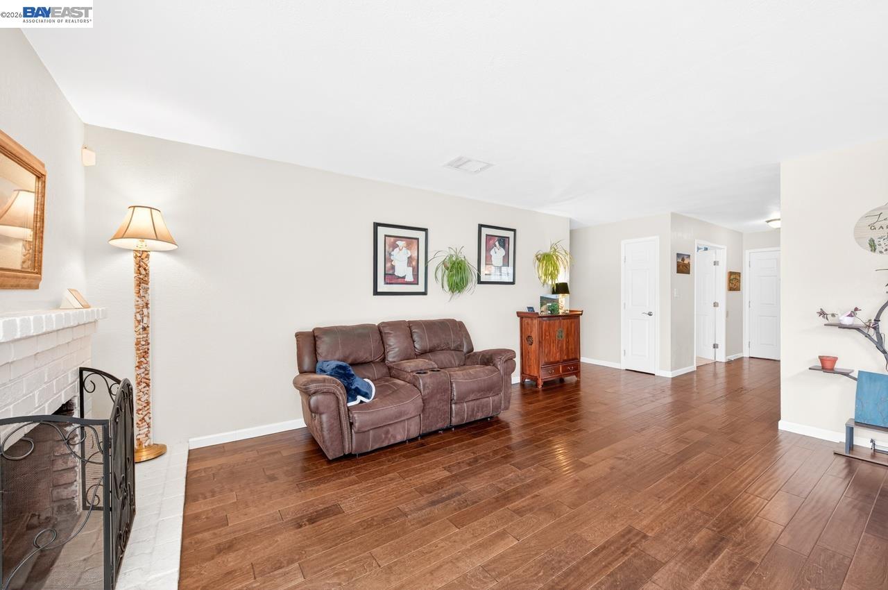 Detail Gallery Image 9 of 40 For 5549 Bridgeport Cir., Livermore,  CA 94551 - 4 Beds | 2 Baths