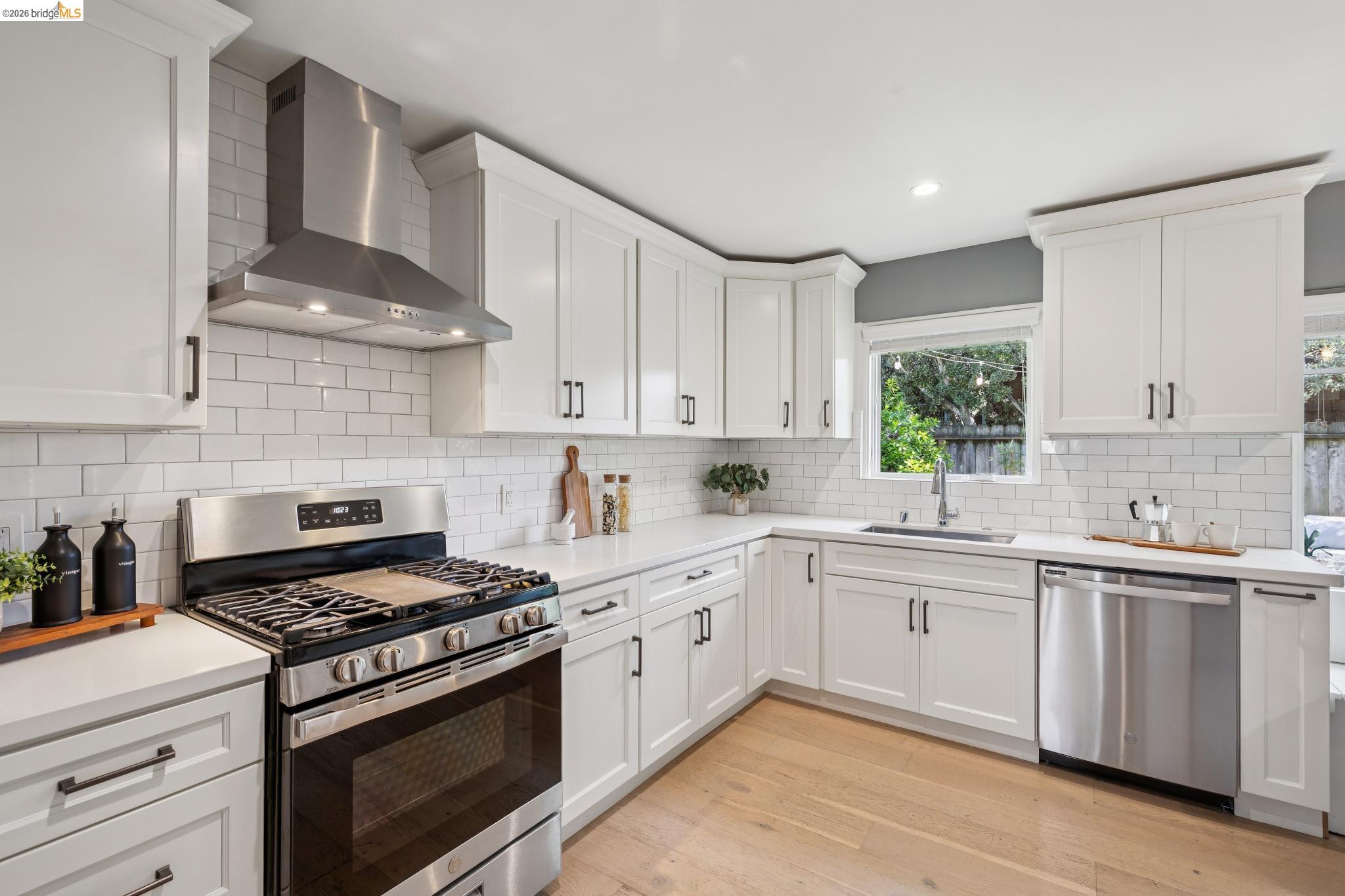 Detail Gallery Image 11 of 49 For 1020 Channing Way, Berkeley,  CA 94710 - 3 Beds | 1 Baths