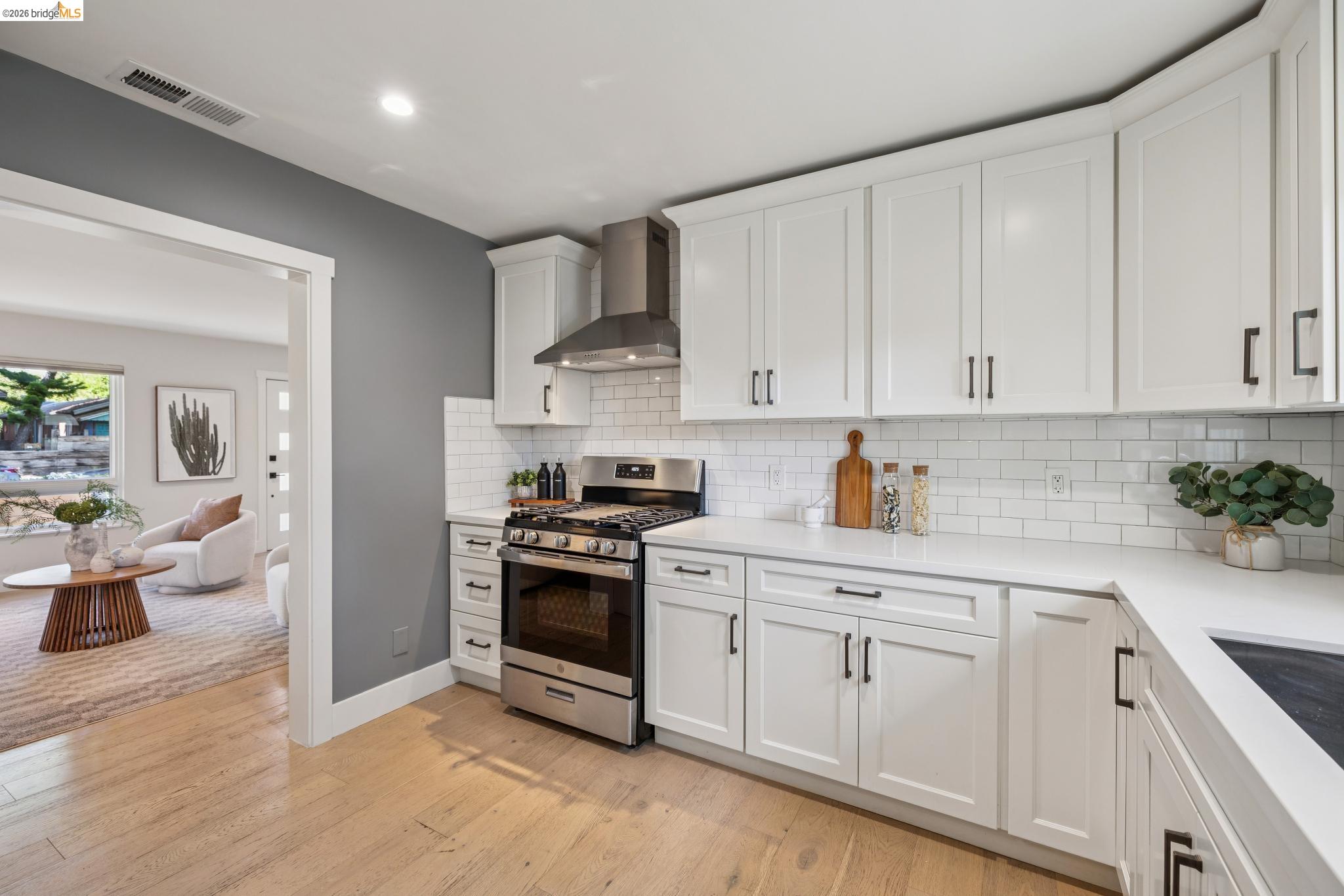 Detail Gallery Image 14 of 49 For 1020 Channing Way, Berkeley,  CA 94710 - 3 Beds | 1 Baths