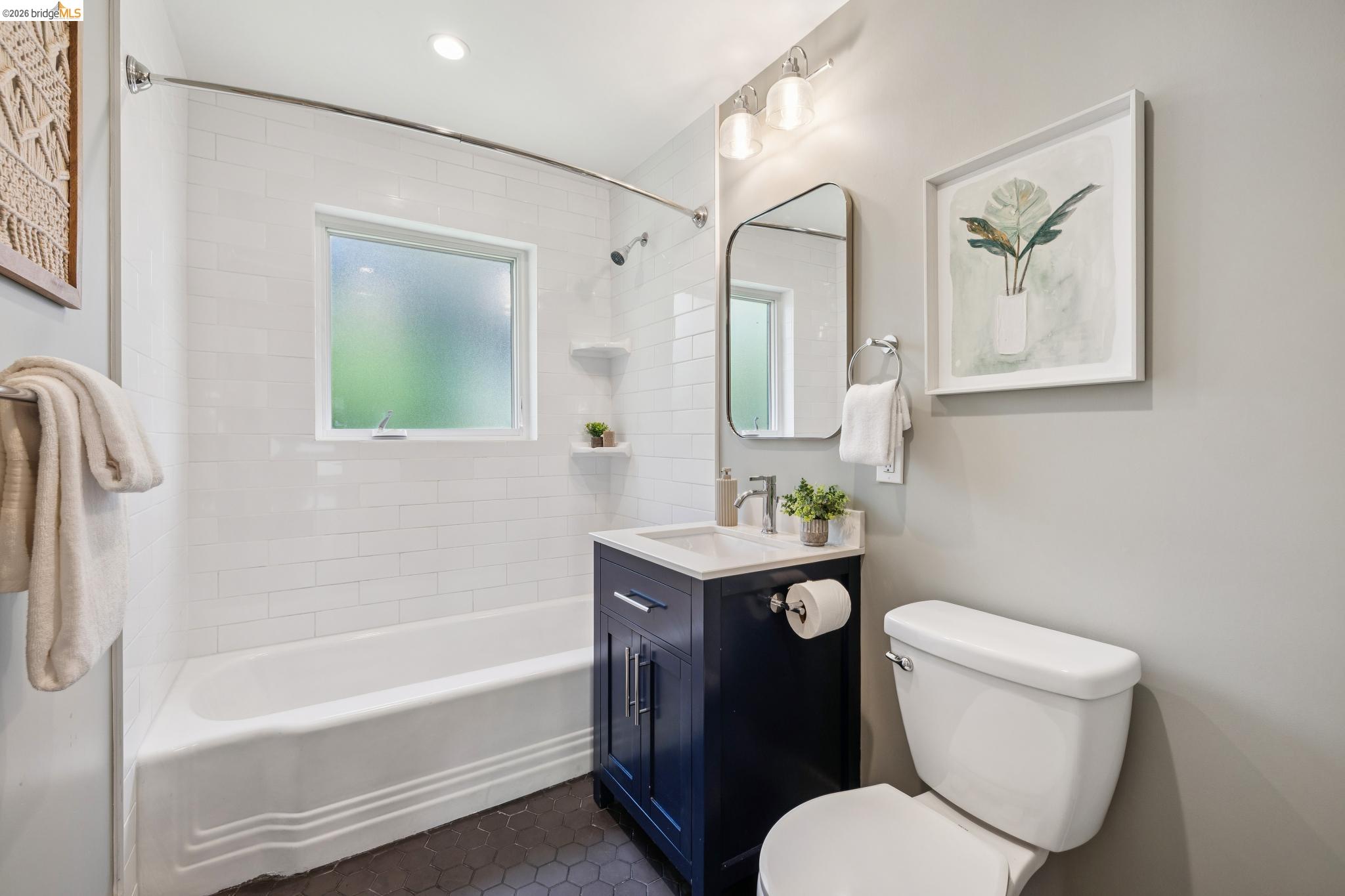 Detail Gallery Image 27 of 49 For 1020 Channing Way, Berkeley,  CA 94710 - 3 Beds | 1 Baths