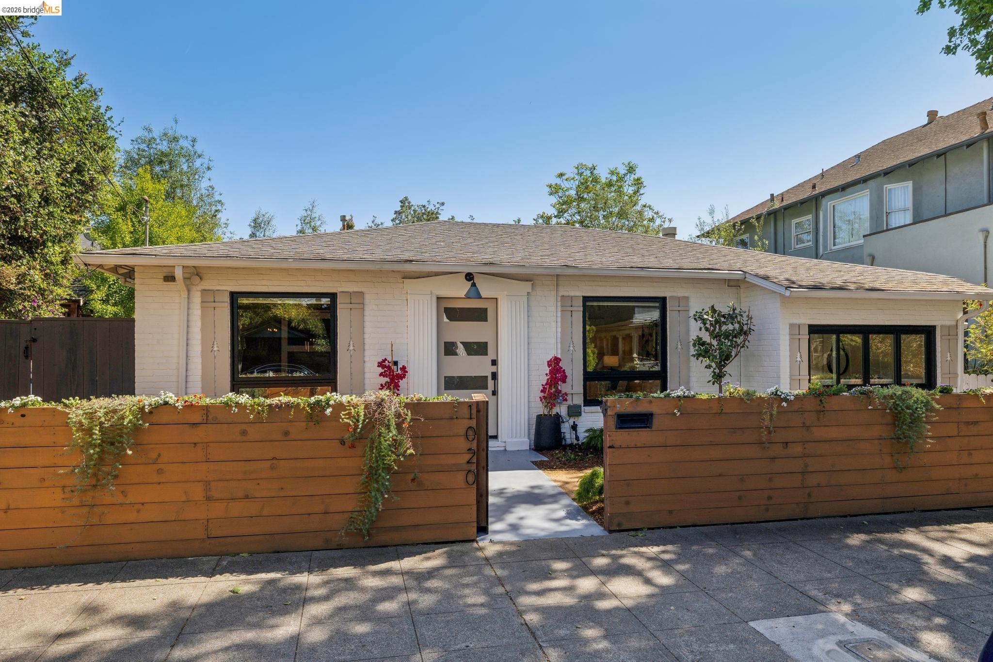 Detail Gallery Image 4 of 49 For 1020 Channing Way, Berkeley,  CA 94710 - 3 Beds | 1 Baths