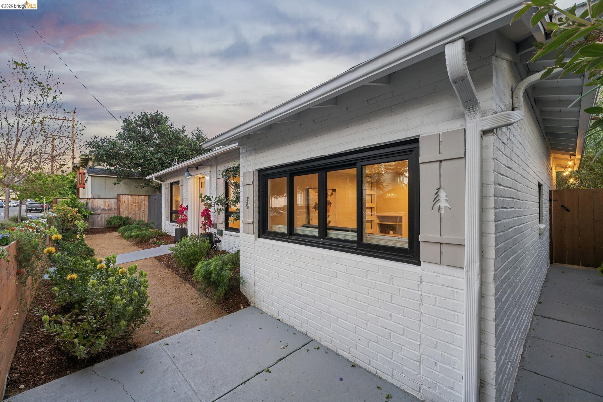 Detail Gallery Image 5 of 49 For 1020 Channing Way, Berkeley,  CA 94710 - 3 Beds | 1 Baths