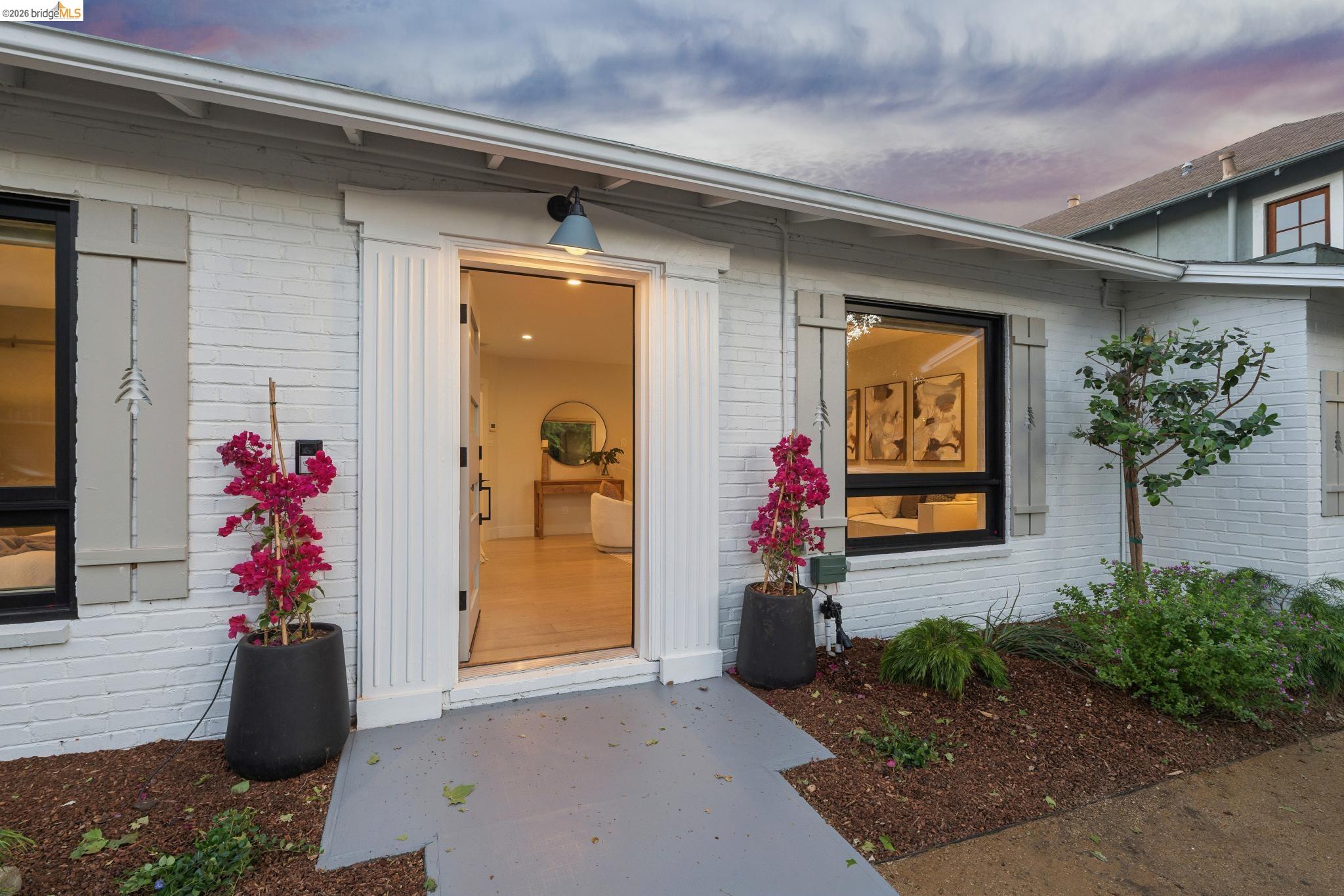 Detail Gallery Image 6 of 49 For 1020 Channing Way, Berkeley,  CA 94710 - 3 Beds | 1 Baths