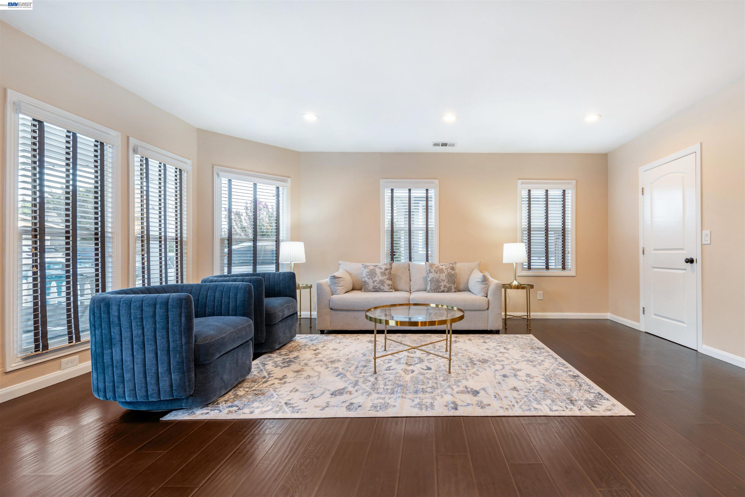 Detail Gallery Image 5 of 21 For 3710 Smith St, Union City,  CA 94587 - 4 Beds | 2 Baths