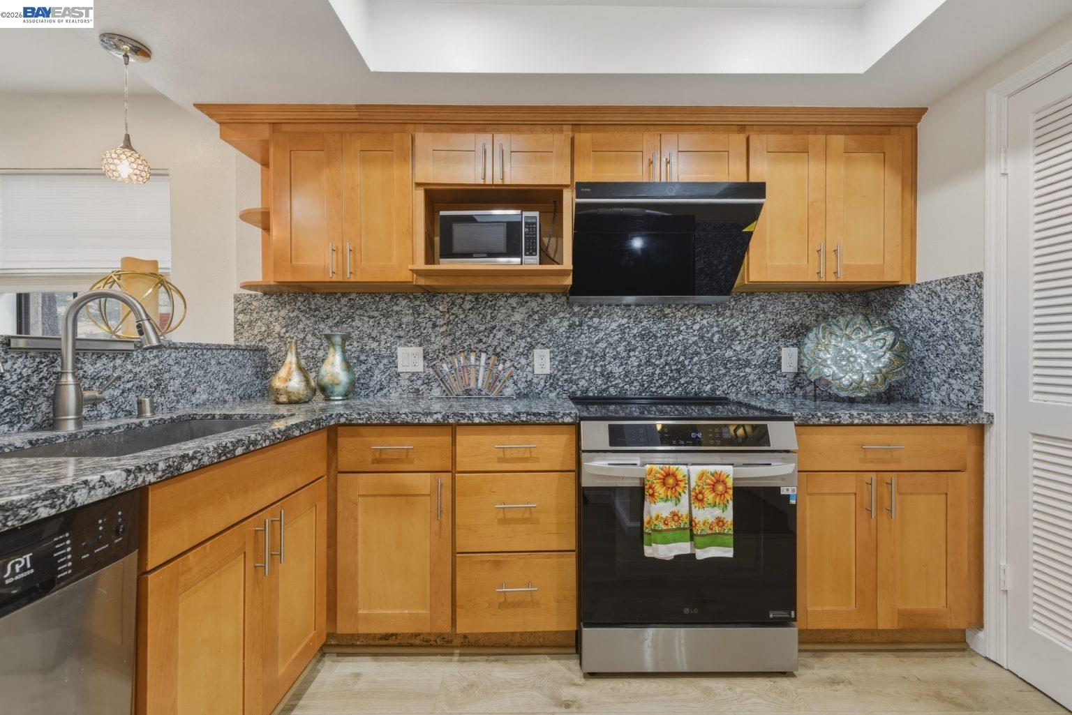 Detail Gallery Image 4 of 43 For 5358 Port Sailwood Dr, Newark,  CA 94560 - 3 Beds | 2/1 Baths