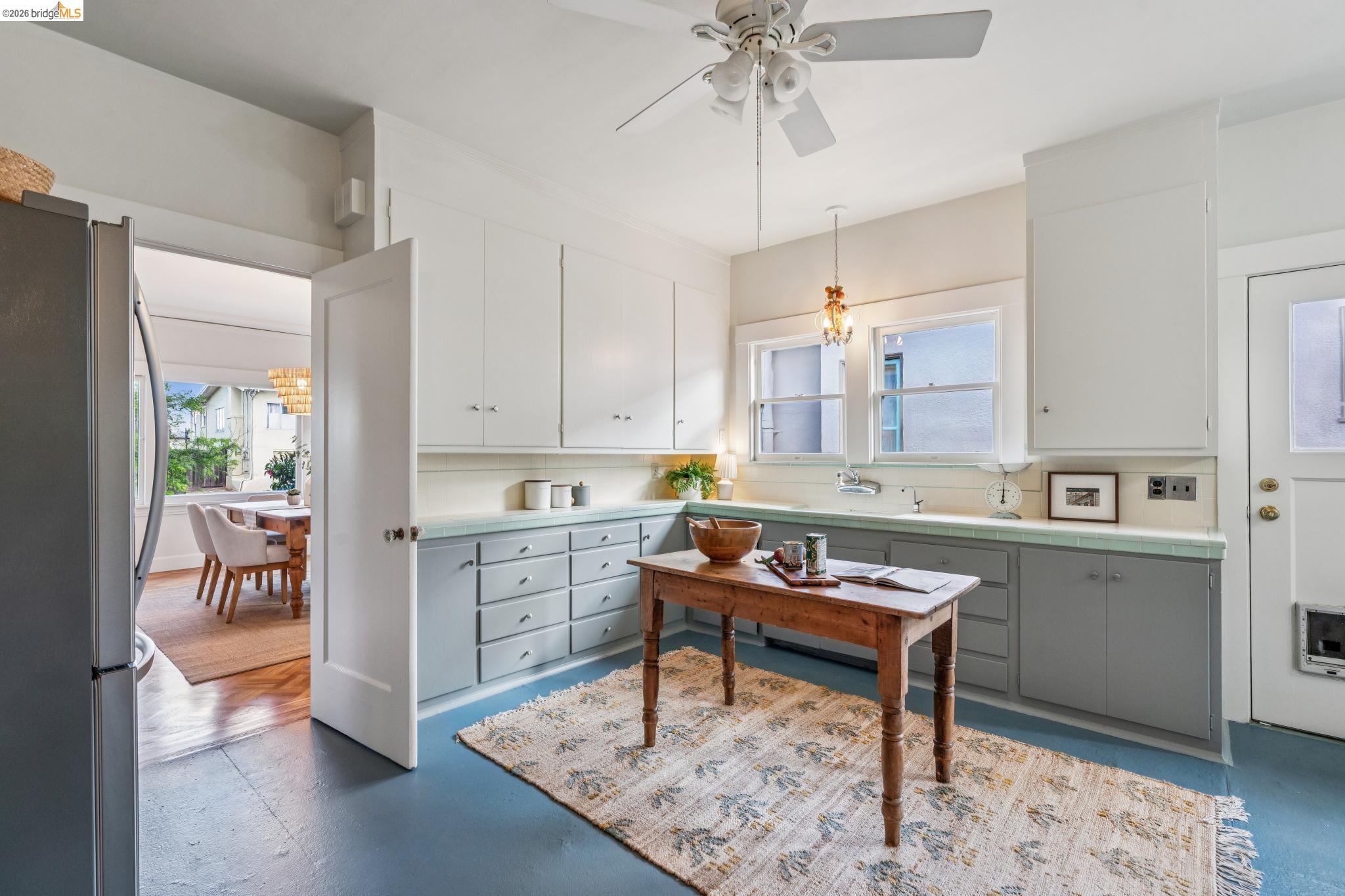 Detail Gallery Image 13 of 49 For 5108 Coronado Ave, Oakland,  CA 94618 - 4 Beds | 2 Baths