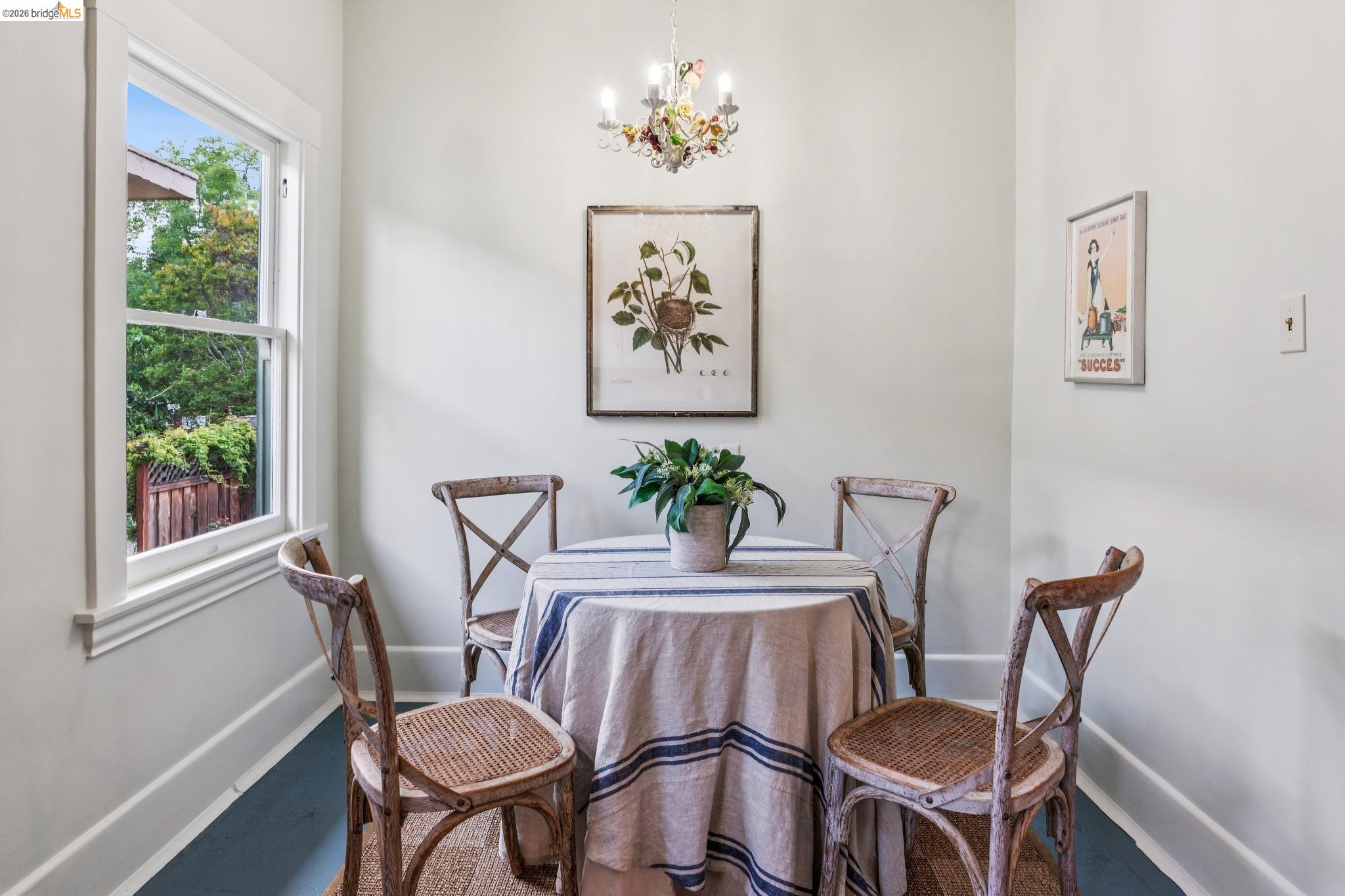 Detail Gallery Image 16 of 49 For 5108 Coronado Ave, Oakland,  CA 94618 - 4 Beds | 2 Baths