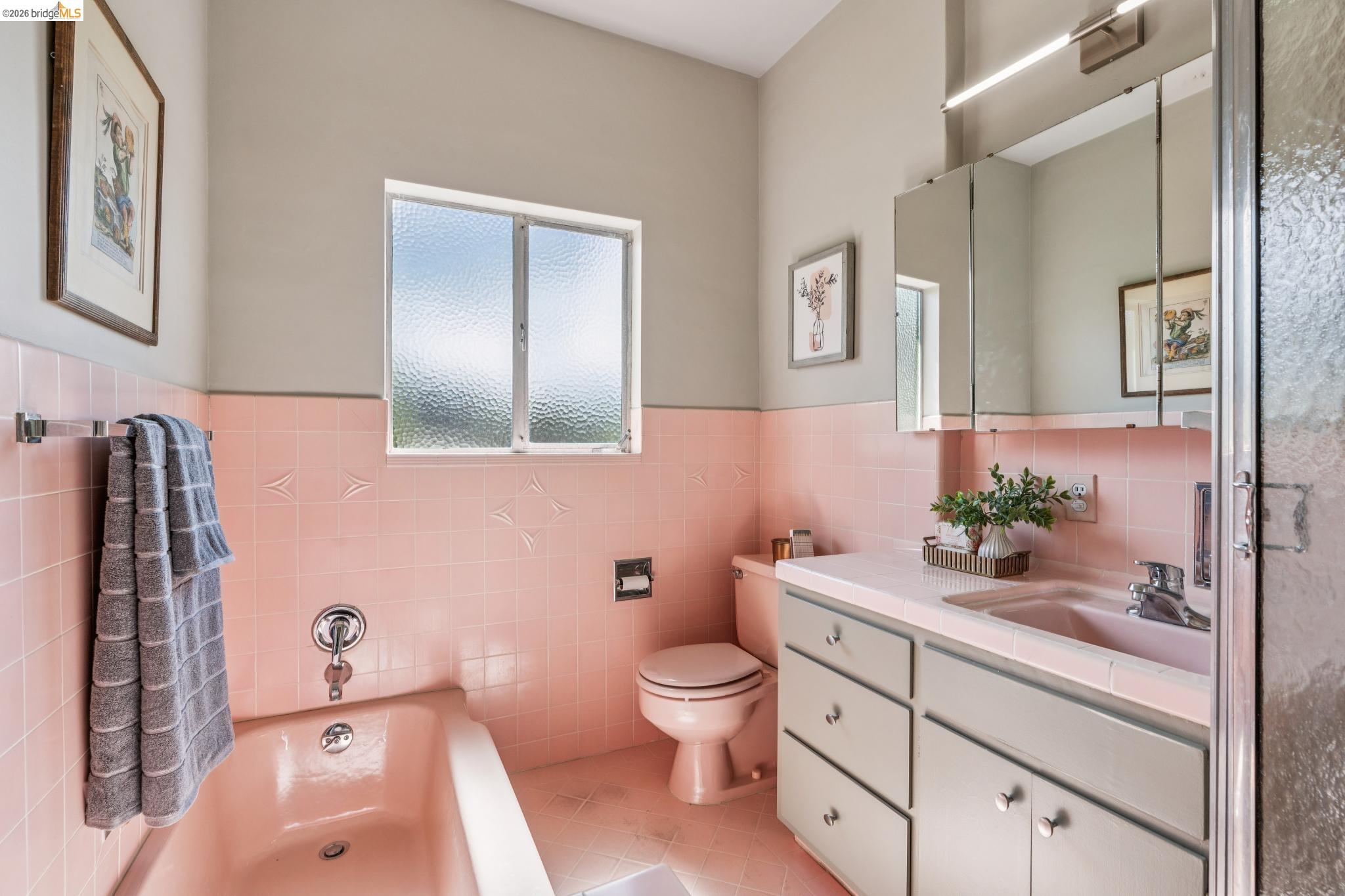 Detail Gallery Image 26 of 49 For 5108 Coronado Ave, Oakland,  CA 94618 - 4 Beds | 2 Baths