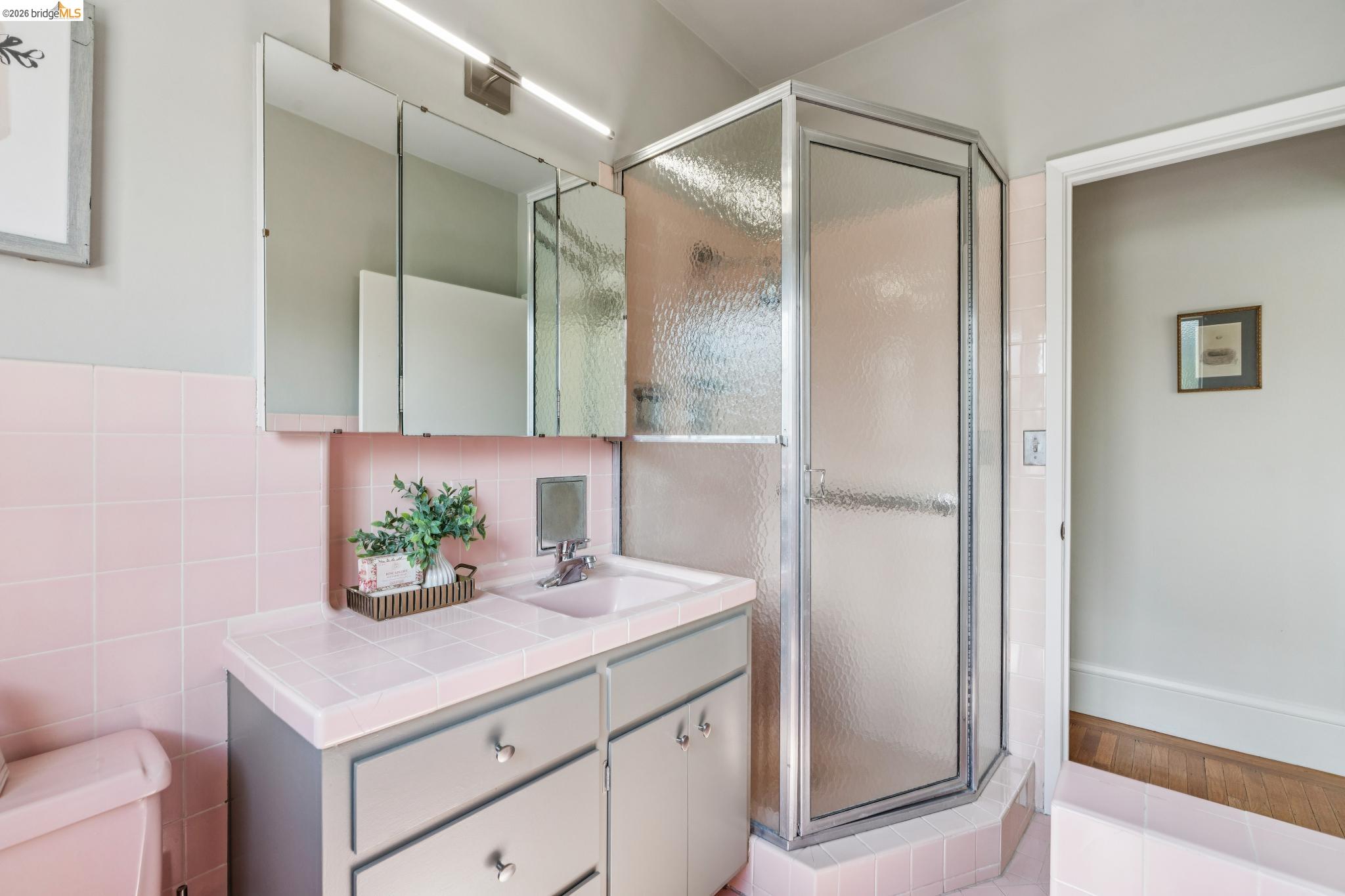 Detail Gallery Image 27 of 49 For 5108 Coronado Ave, Oakland,  CA 94618 - 4 Beds | 2 Baths