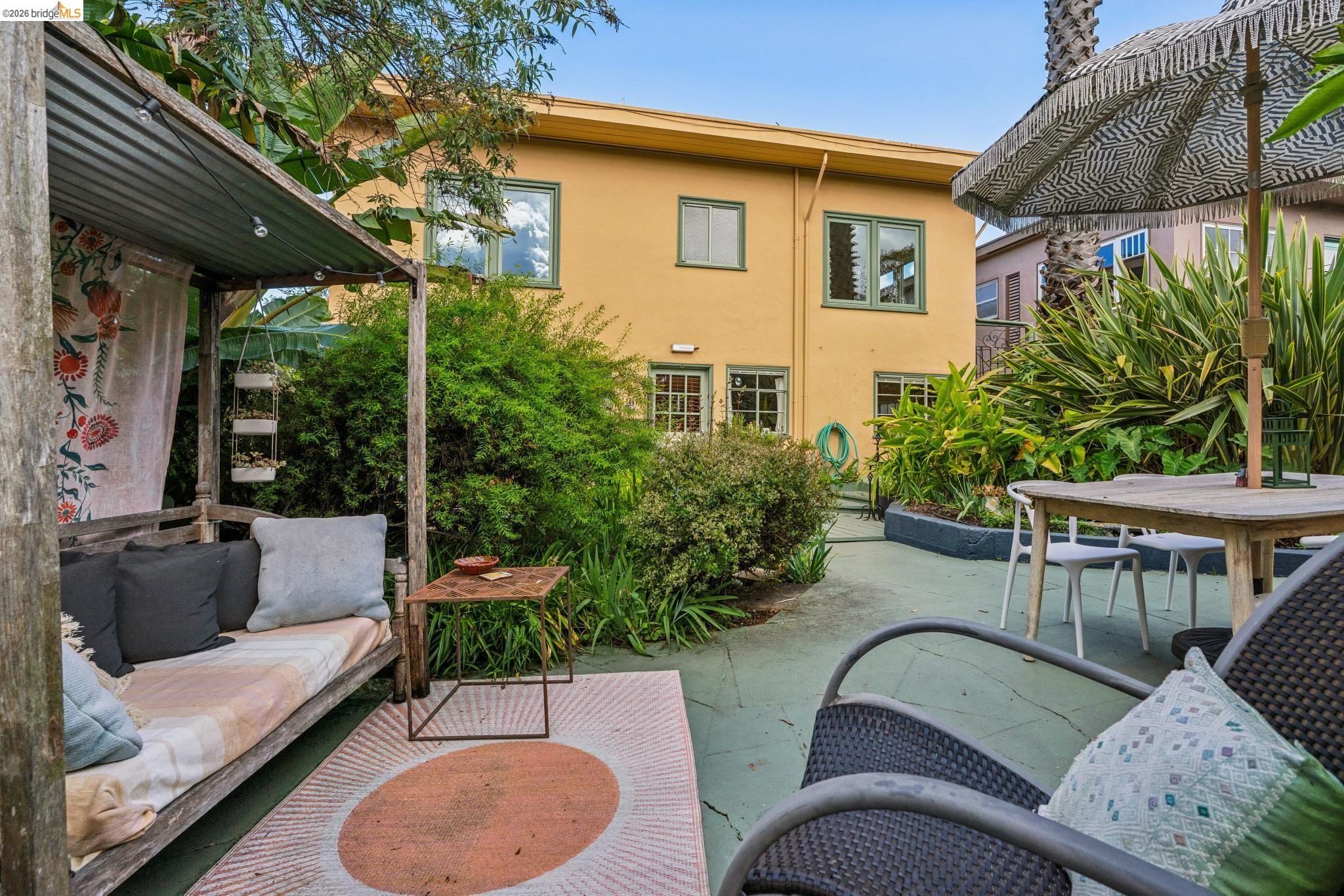 Detail Gallery Image 29 of 49 For 5108 Coronado Ave, Oakland,  CA 94618 - 4 Beds | 2 Baths