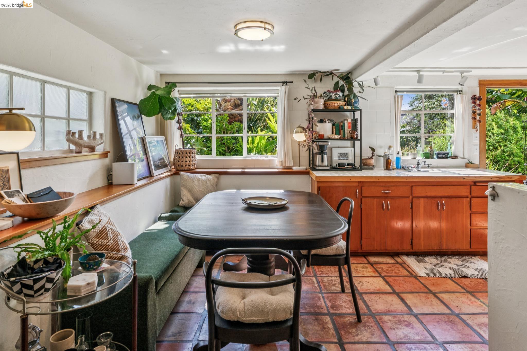 Detail Gallery Image 33 of 49 For 5108 Coronado Ave, Oakland,  CA 94618 - 4 Beds | 2 Baths